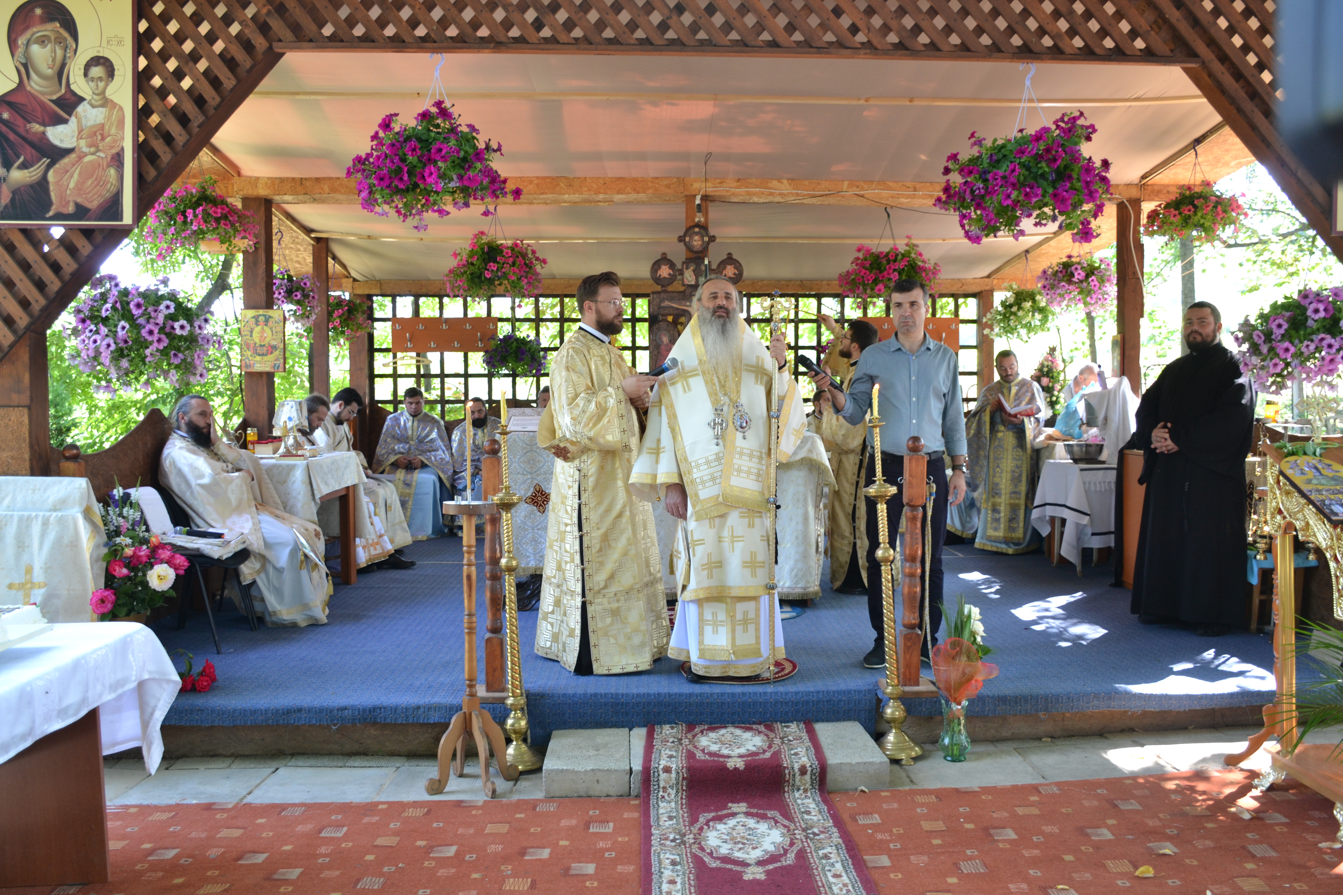 Liturghie arhierească la hramul Mănăstirii Bucium