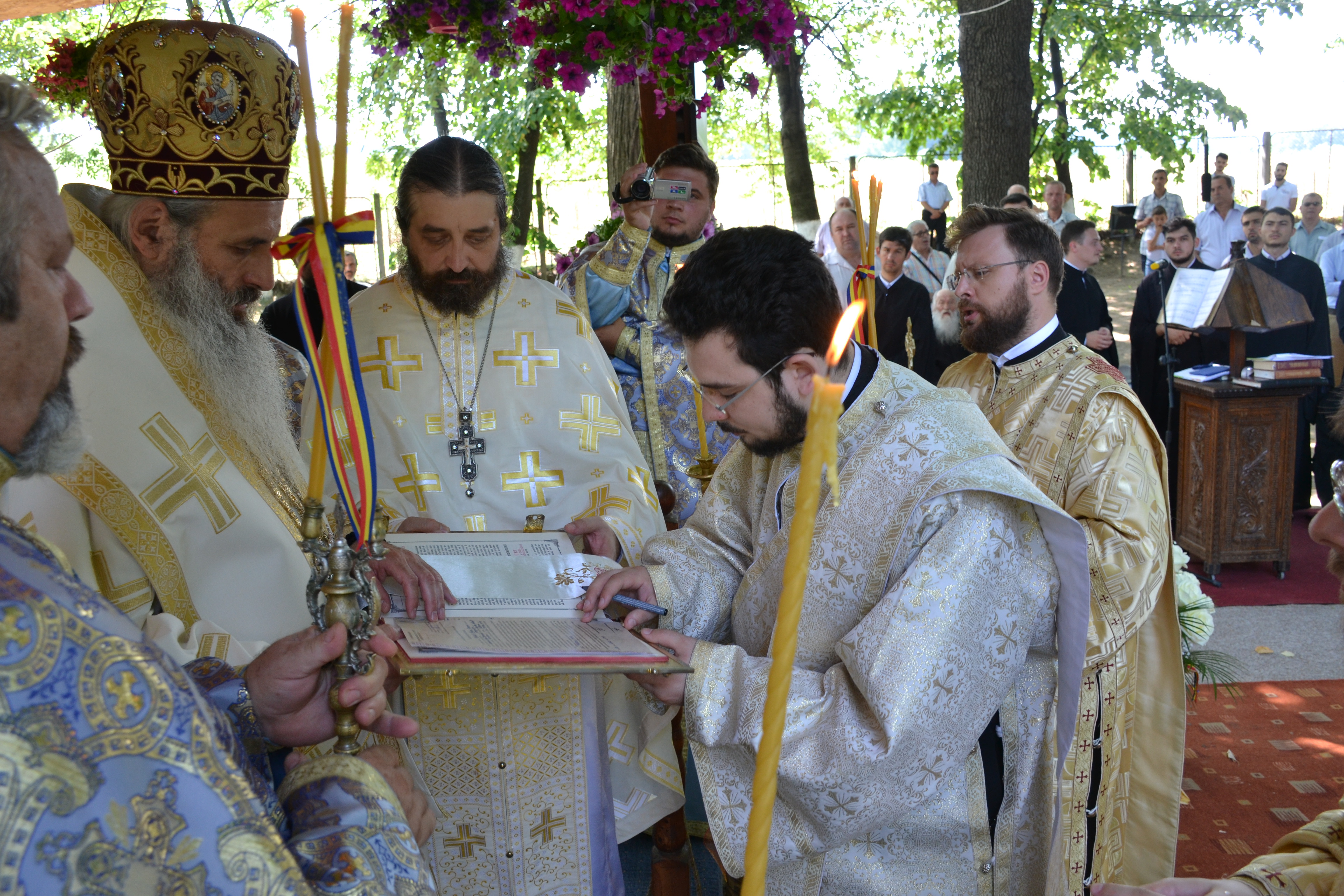 Liturghie arhierească la hramul Mănăstirii Bucium