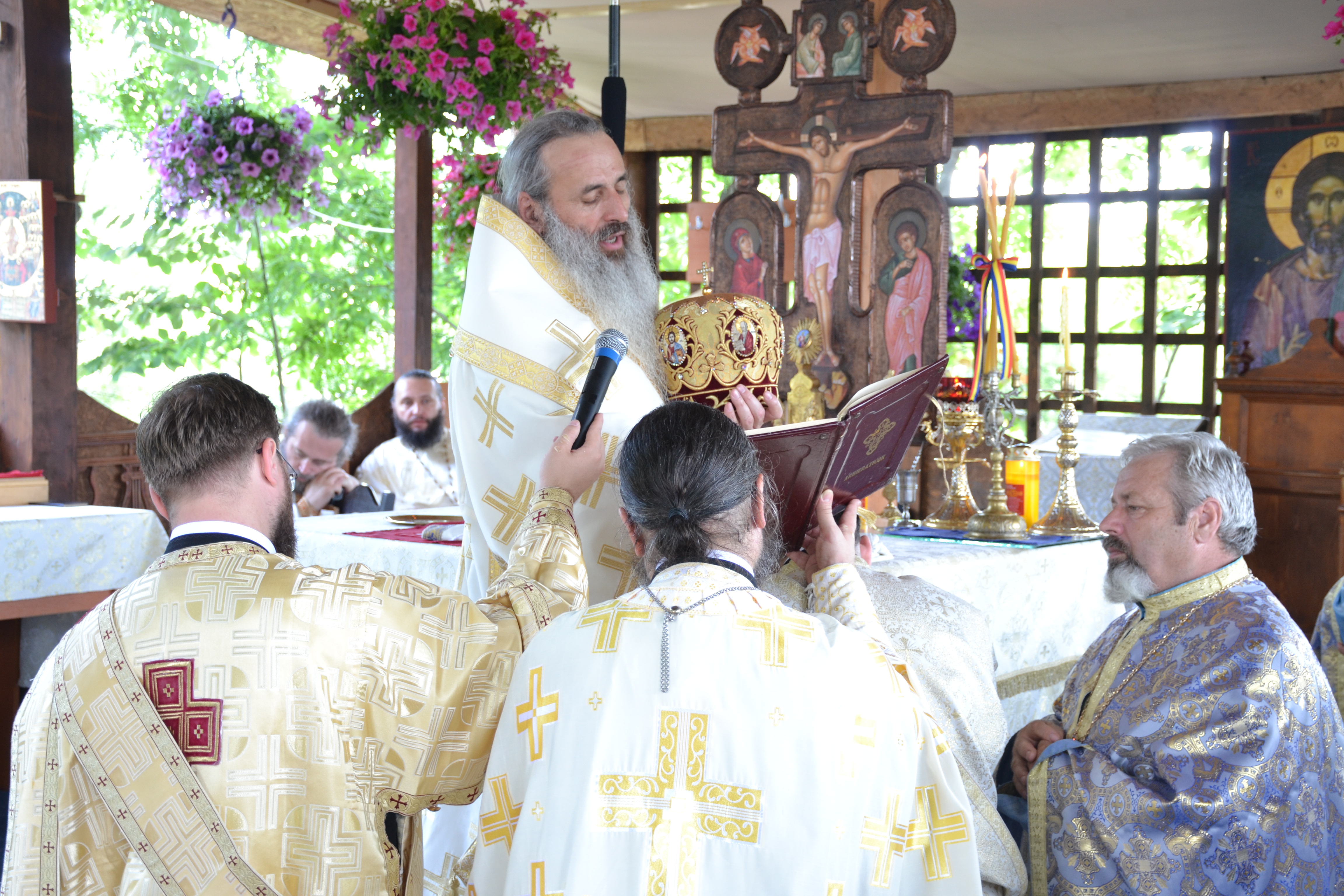 Liturghie arhierească la hramul Mănăstirii Bucium