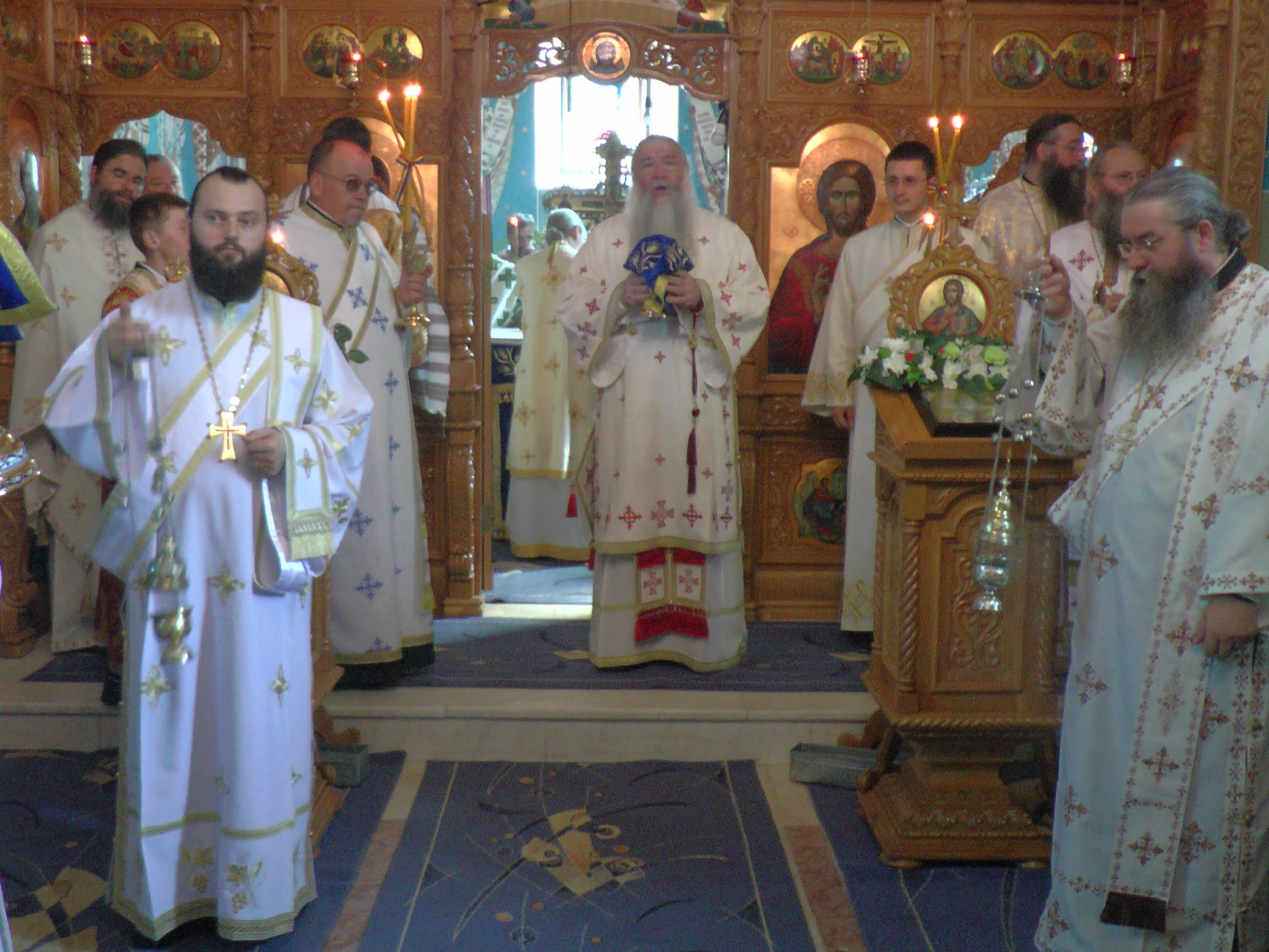 Patru ierarhi la hramul Mănăstirii Bogdana din Rădăuţi