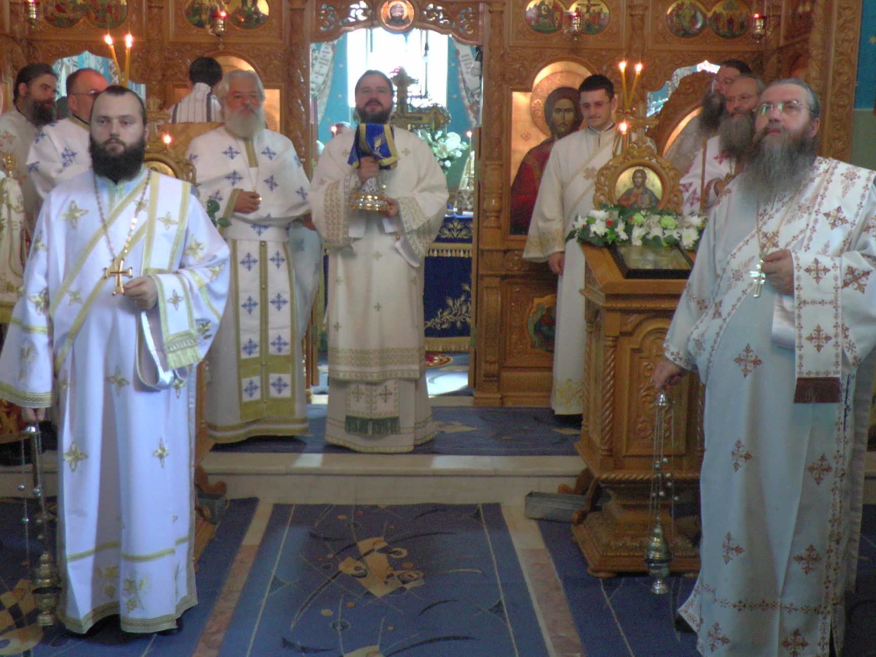 Patru ierarhi la hramul Mănăstirii Bogdana din Rădăuţi