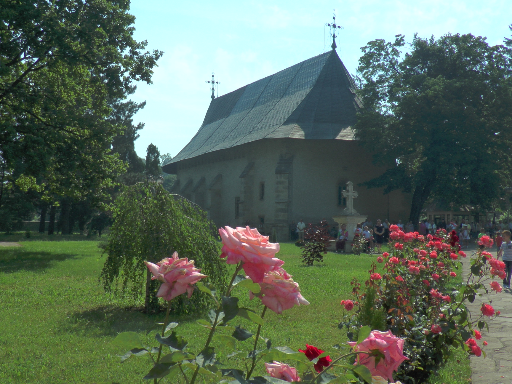 Patru ierarhi la hramul Mănăstirii Bogdana din Rădăuţi