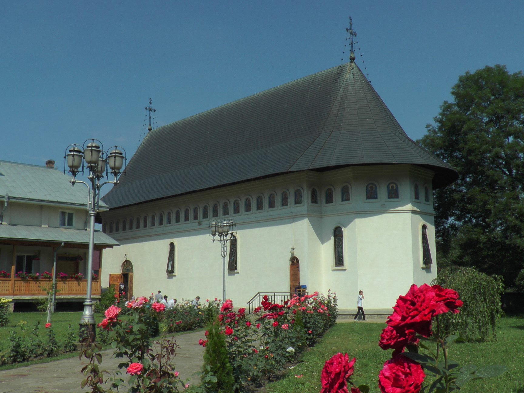Patru ierarhi la hramul Mănăstirii Bogdana din Rădăuţi