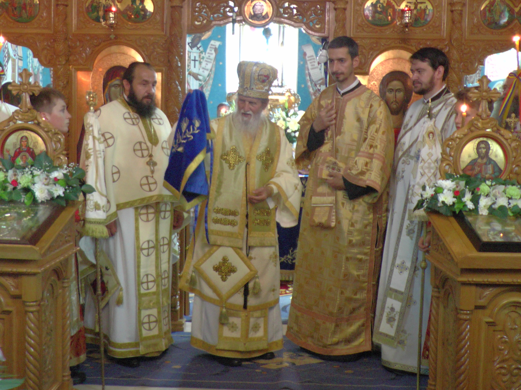 Patru ierarhi la hramul Mănăstirii Bogdana din Rădăuţi