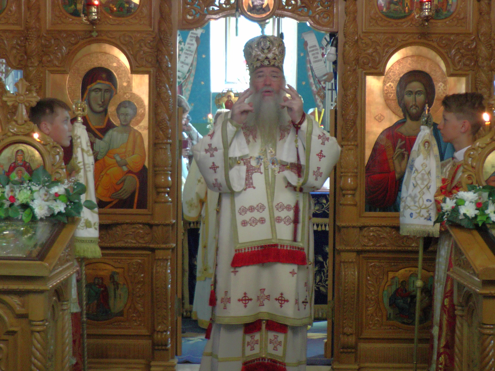 Patru ierarhi la hramul Mănăstirii Bogdana din Rădăuţi