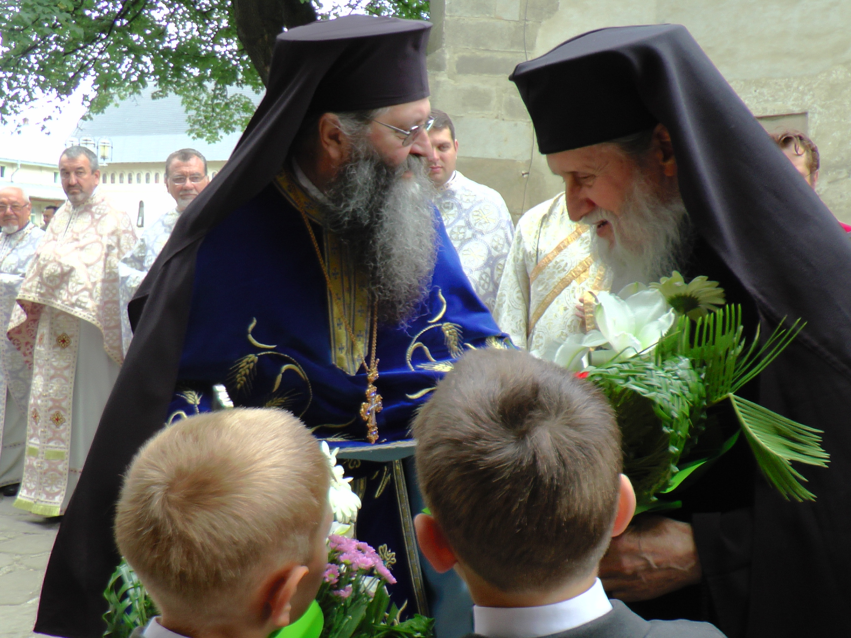 Patru ierarhi la hramul Mănăstirii Bogdana din Rădăuţi
