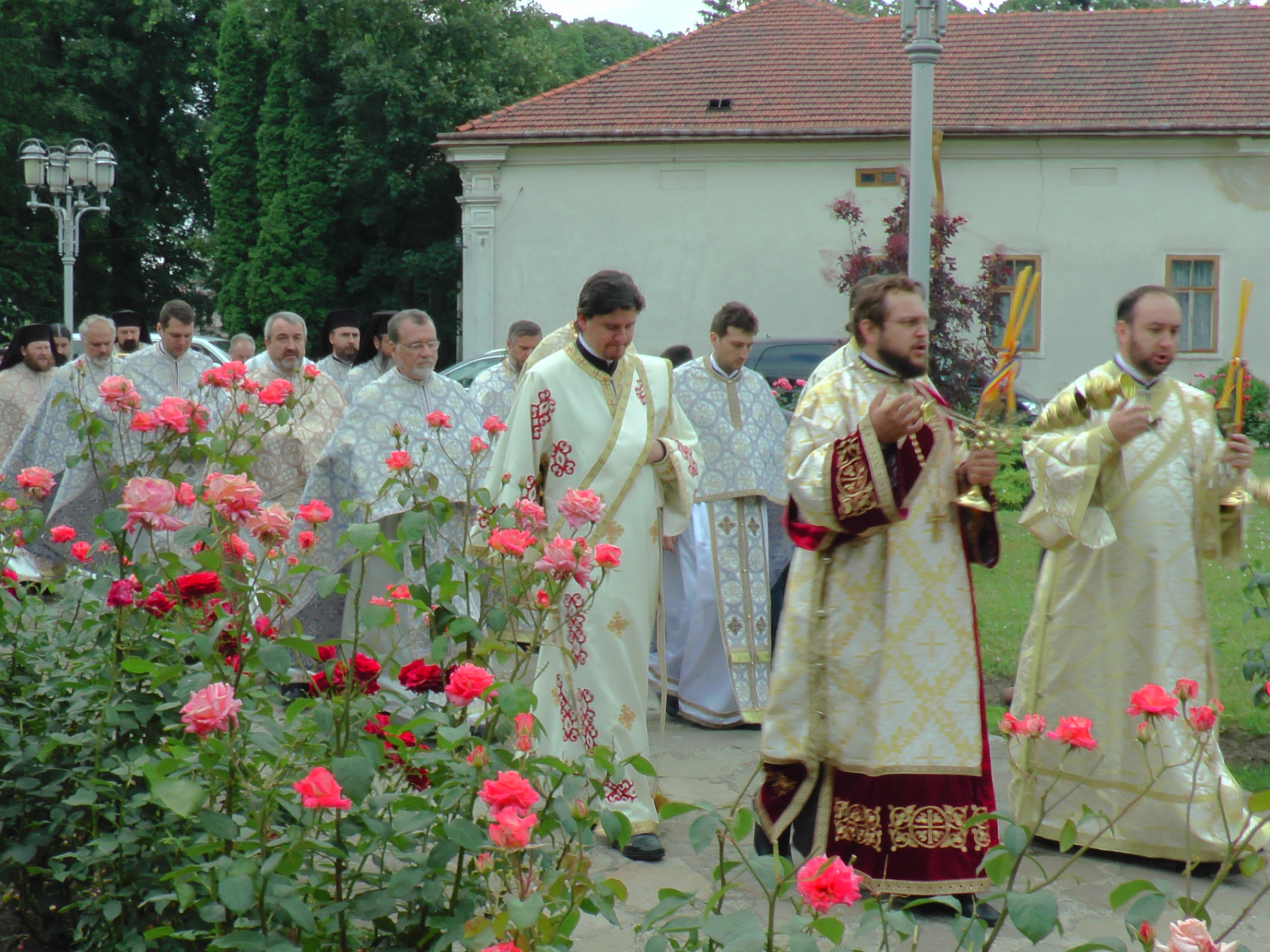 Patru ierarhi la hramul Mănăstirii Bogdana din Rădăuţi