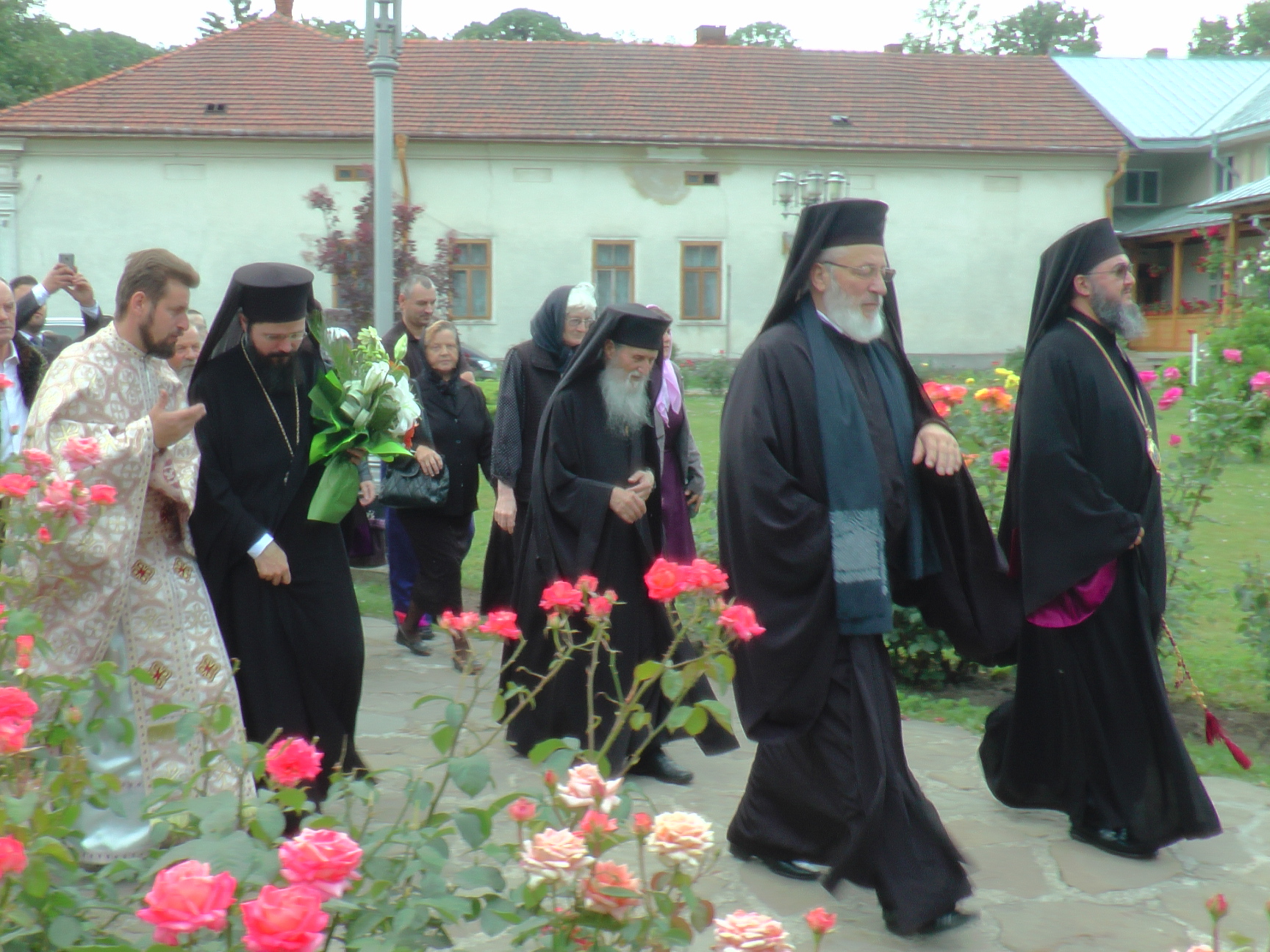 Patru ierarhi la hramul Mănăstirii Bogdana din Rădăuţi