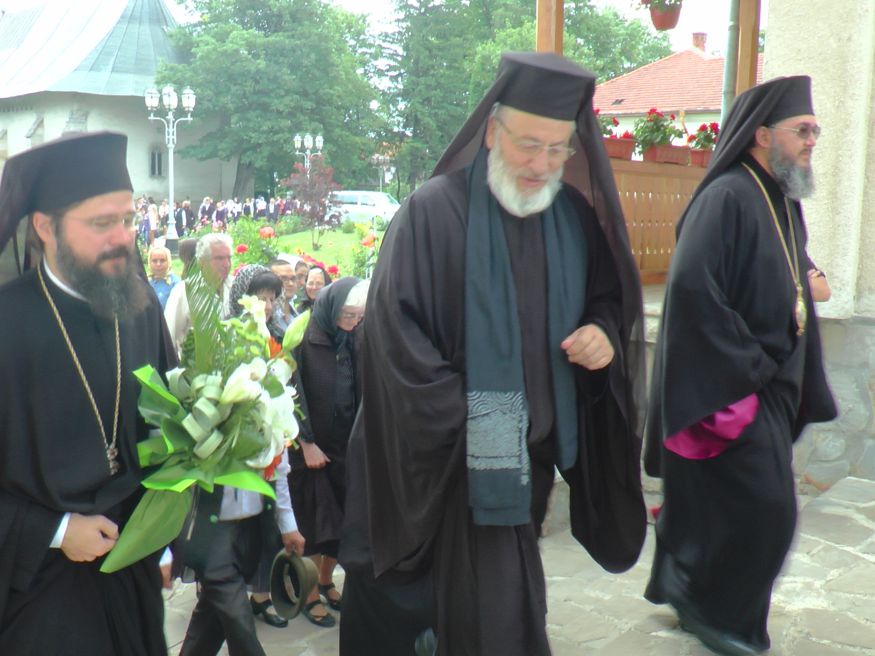 Patru ierarhi la hramul Mănăstirii Bogdana din Rădăuţi
