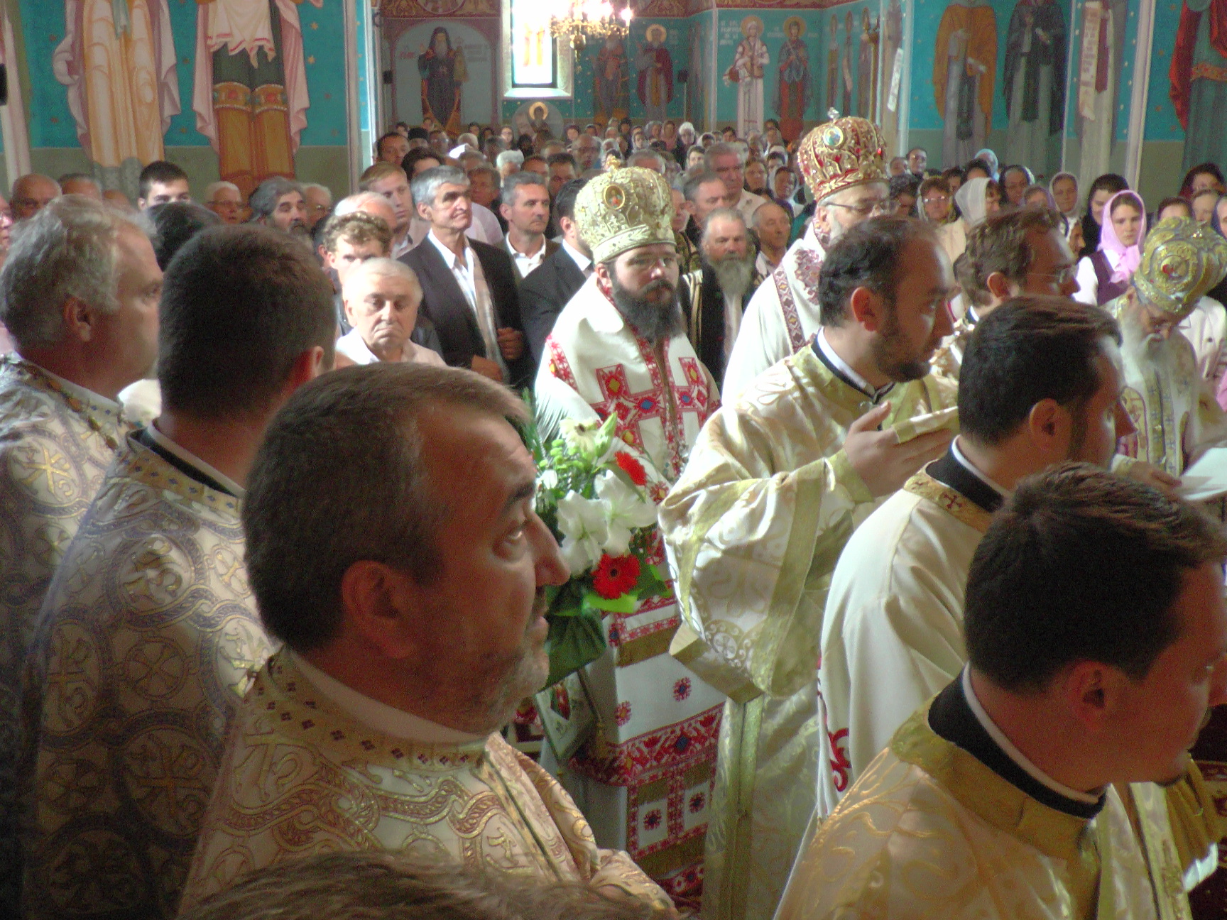 Patru ierarhi la hramul Mănăstirii Bogdana din Rădăuţi