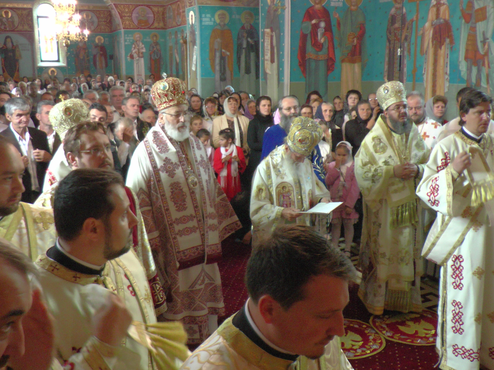 Patru ierarhi la hramul Mănăstirii Bogdana din Rădăuţi