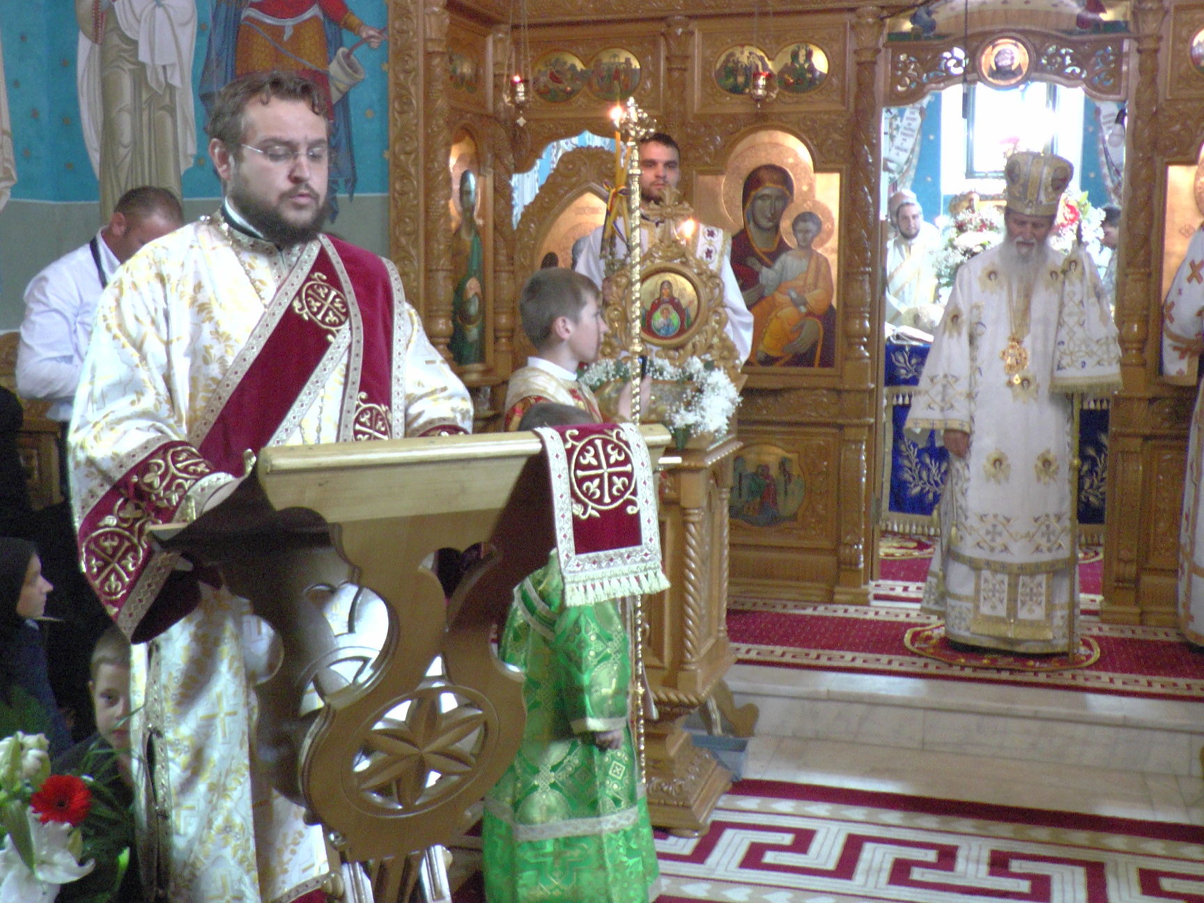 Patru ierarhi la hramul Mănăstirii Bogdana din Rădăuţi