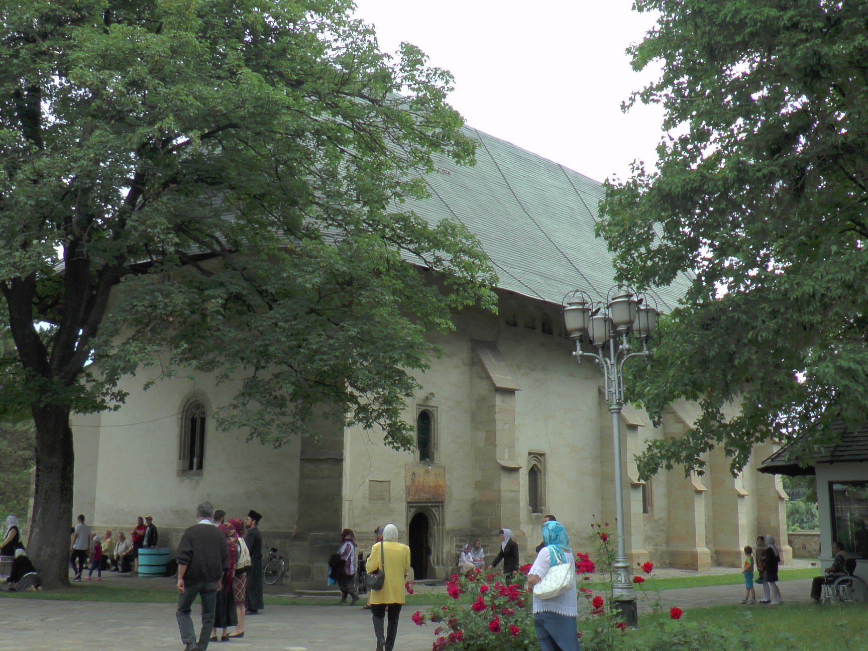 Patru ierarhi la hramul Mănăstirii Bogdana din Rădăuţi