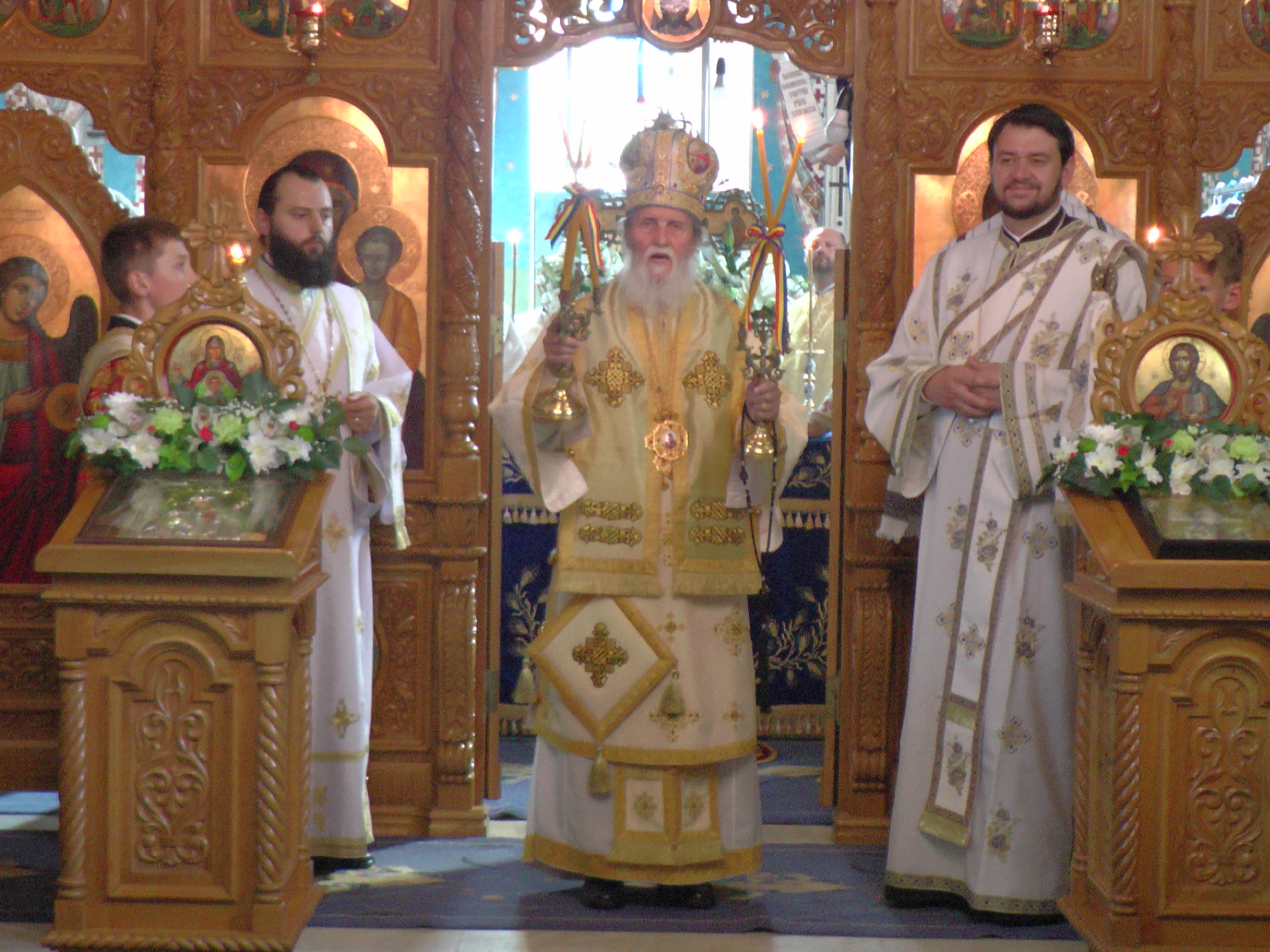 Patru ierarhi la hramul Mănăstirii Bogdana din Rădăuţi