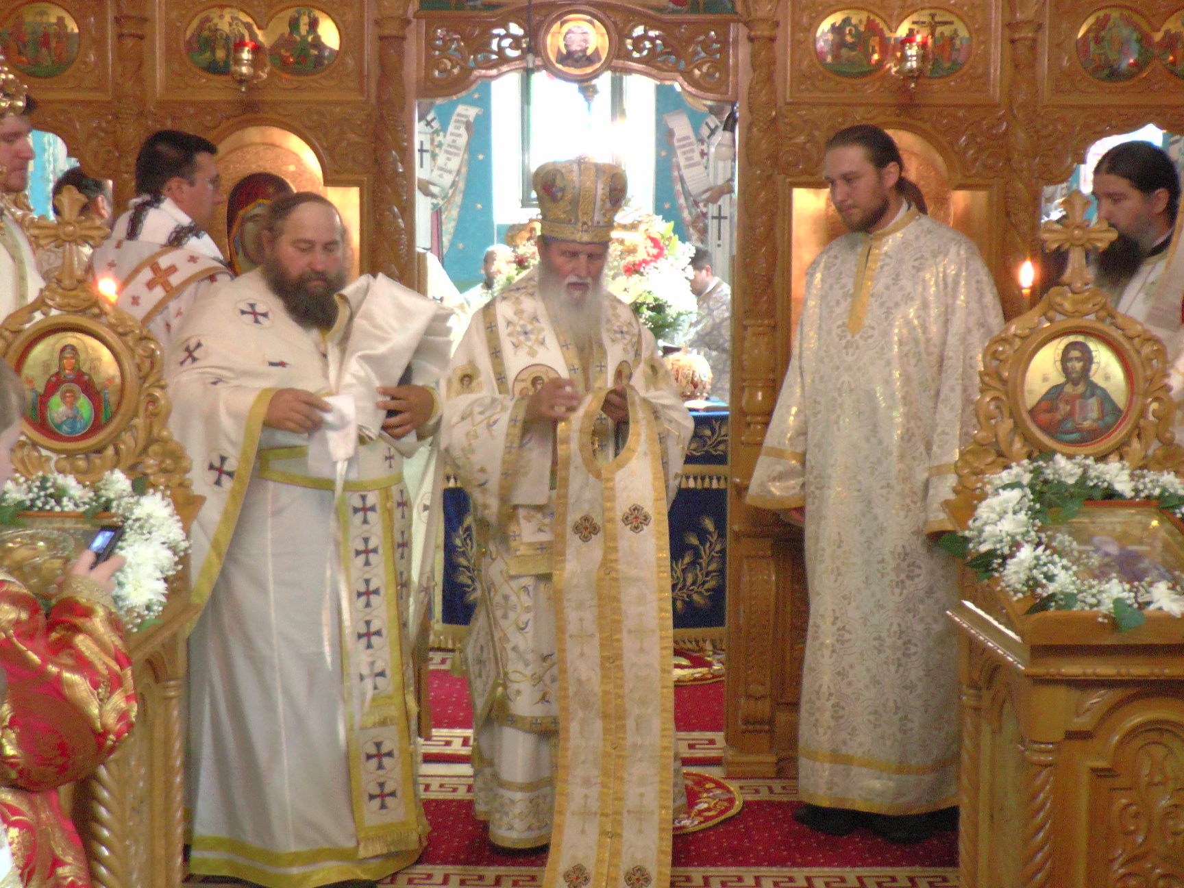 Patru ierarhi la hramul Mănăstirii Bogdana din Rădăuţi