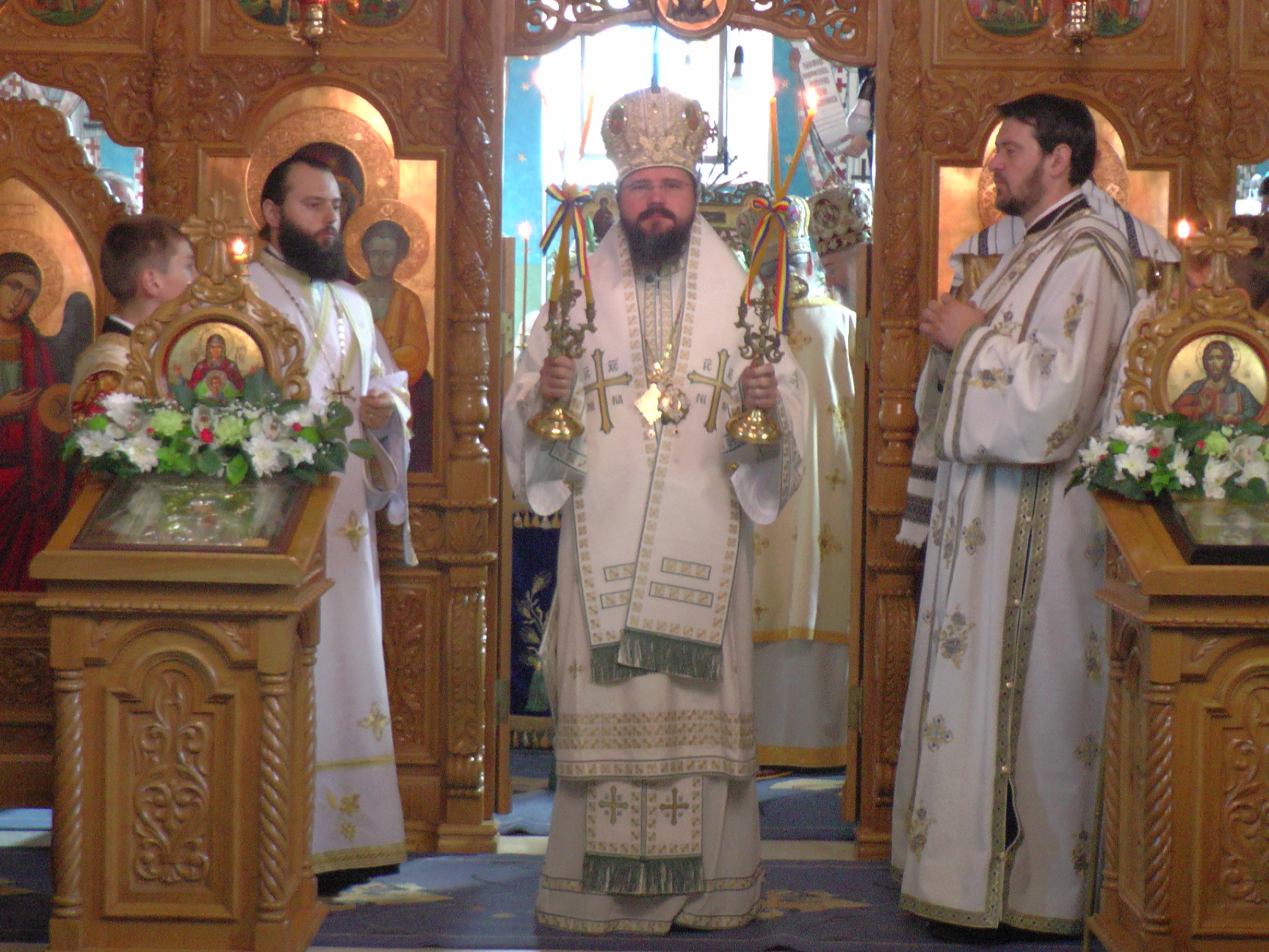 Patru ierarhi la hramul Mănăstirii Bogdana din Rădăuţi