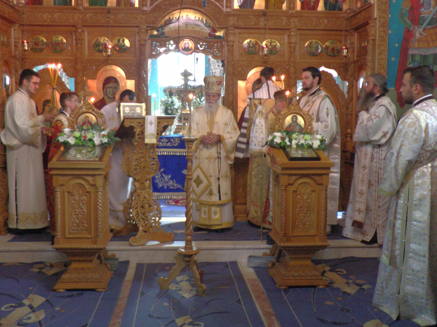 Patru ierarhi la hramul Mănăstirii Bogdana din Rădăuţi