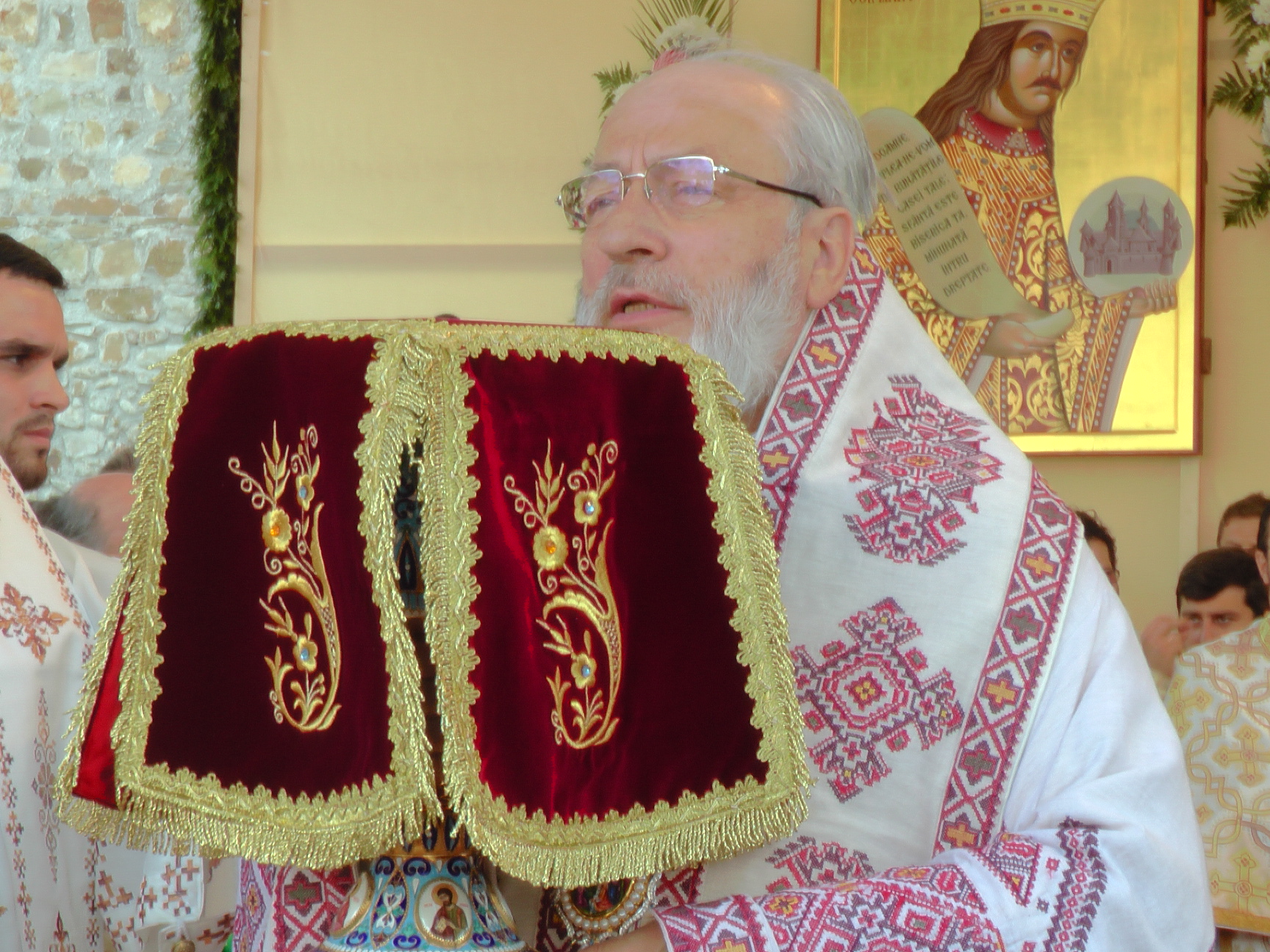 Hram la Putna: „Să luptăm fiecare prin rugăciunea noastră şi să nu ne războim niciodată între noi“