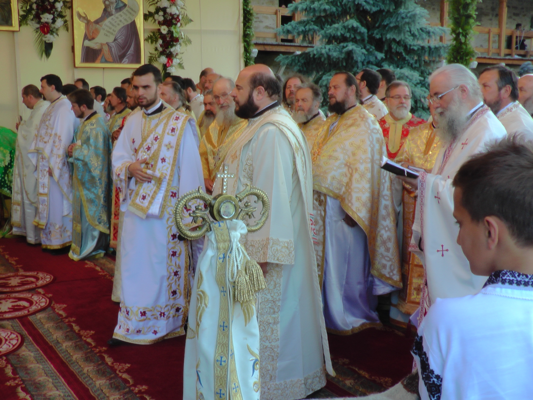 Hram la Putna: „Să luptăm fiecare prin rugăciunea noastră şi să nu ne războim niciodată între noi“