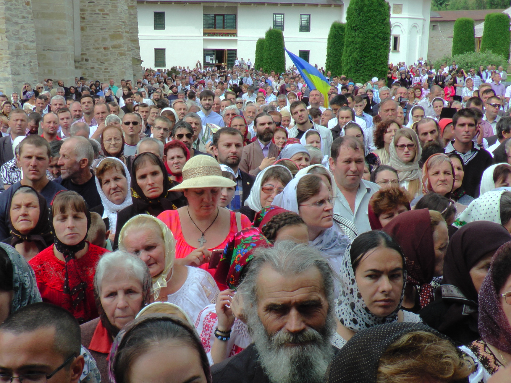 Hram la Putna: „Să luptăm fiecare prin rugăciunea noastră şi să nu ne războim niciodată între noi“