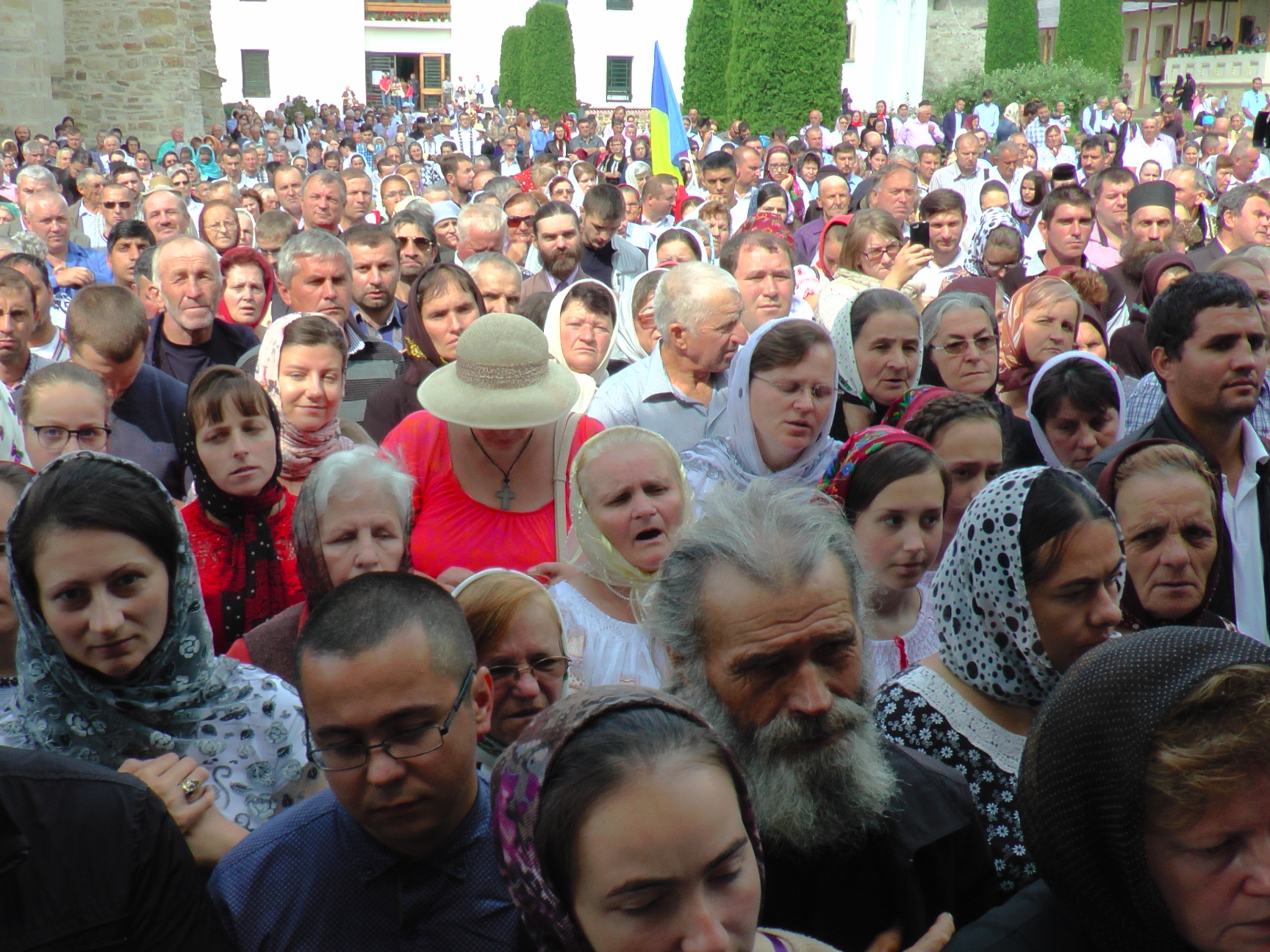 Hram la Putna: „Să luptăm fiecare prin rugăciunea noastră şi să nu ne războim niciodată între noi“