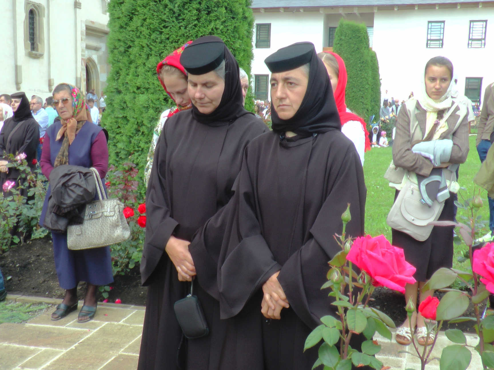 Hram la Putna: „Să luptăm fiecare prin rugăciunea noastră şi să nu ne războim niciodată între noi“