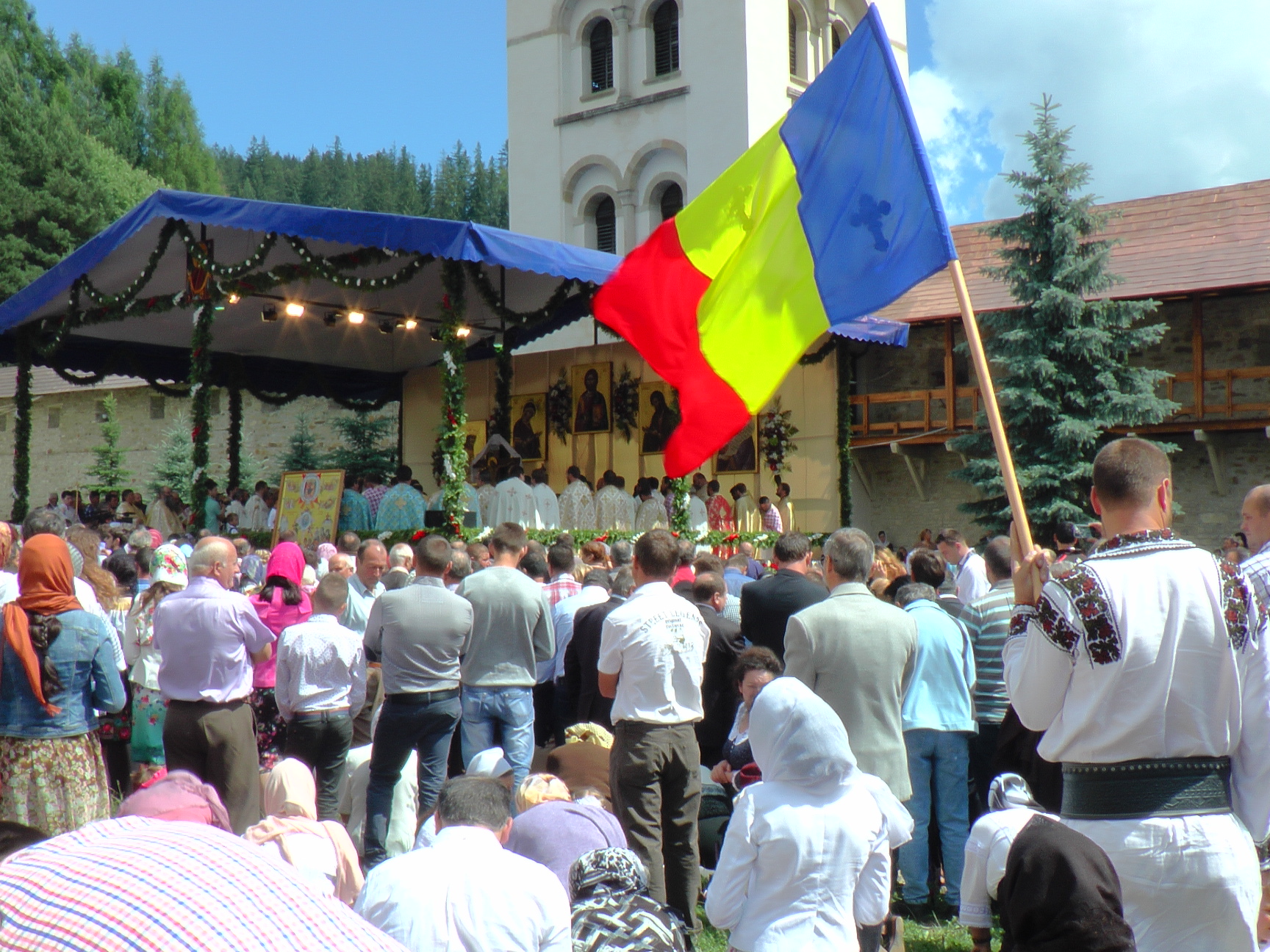 Hram la Putna: „Să luptăm fiecare prin rugăciunea noastră şi să nu ne războim niciodată între noi“