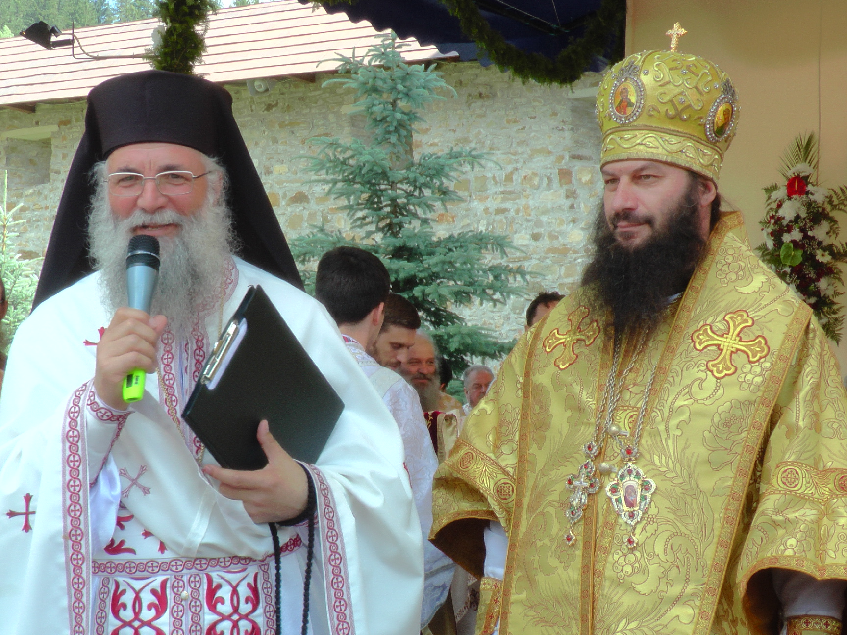 Hram la Putna: „Să luptăm fiecare prin rugăciunea noastră şi să nu ne războim niciodată între noi“