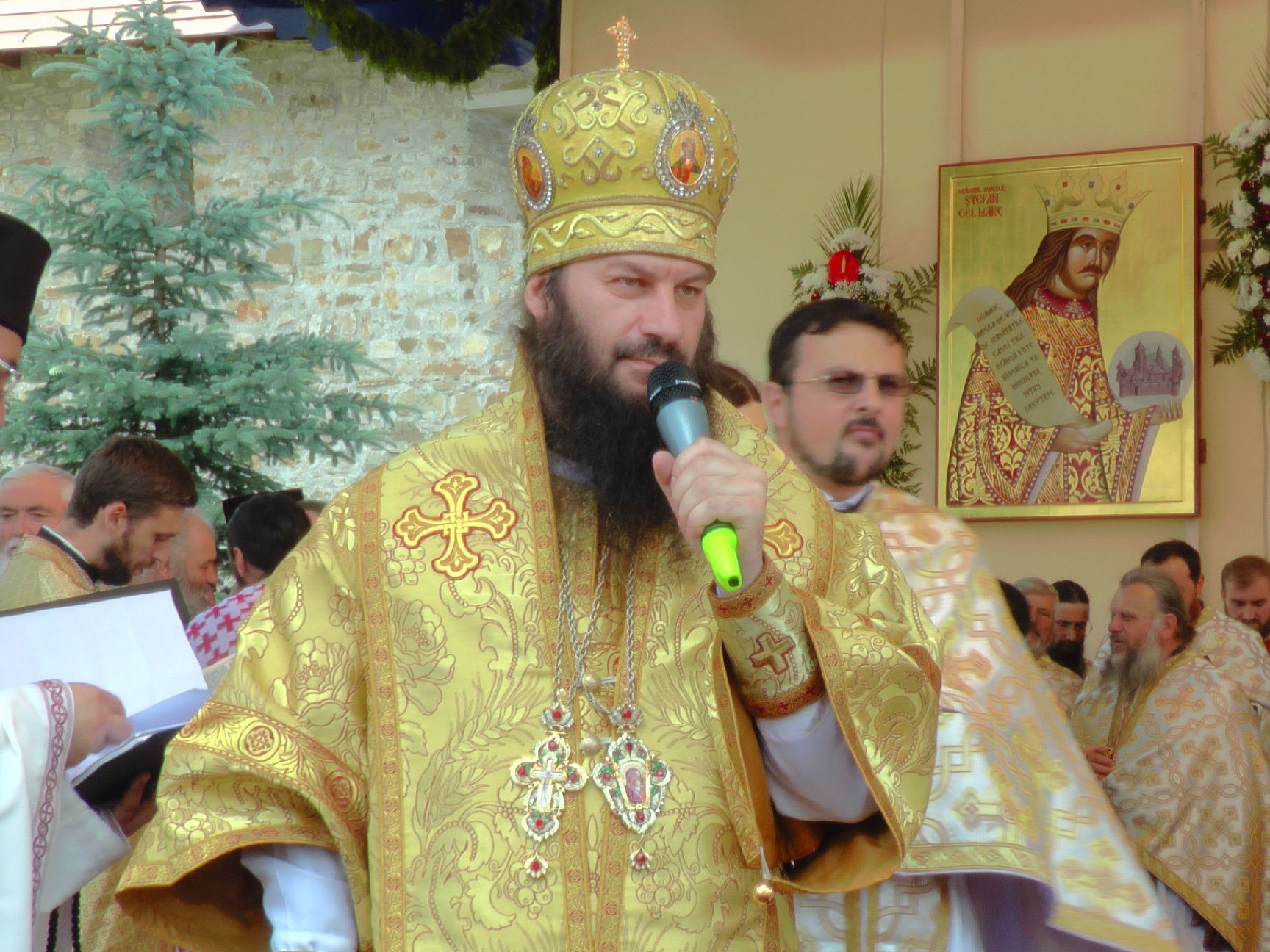 Hram la Putna: „Să luptăm fiecare prin rugăciunea noastră şi să nu ne războim niciodată între noi“