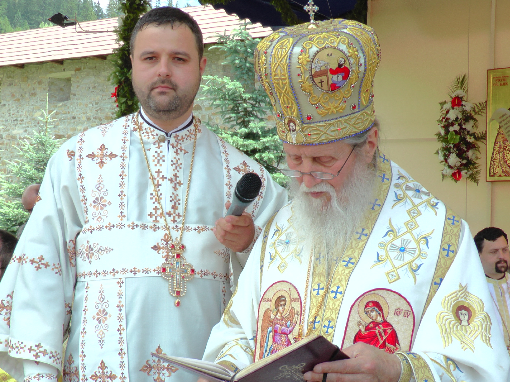 Hram la Putna: „Să luptăm fiecare prin rugăciunea noastră şi să nu ne războim niciodată între noi“