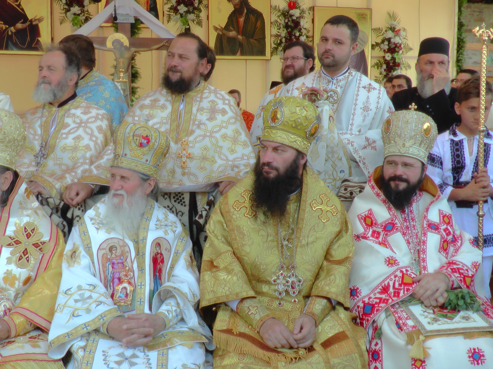 Hram la Putna: „Să luptăm fiecare prin rugăciunea noastră şi să nu ne războim niciodată între noi“