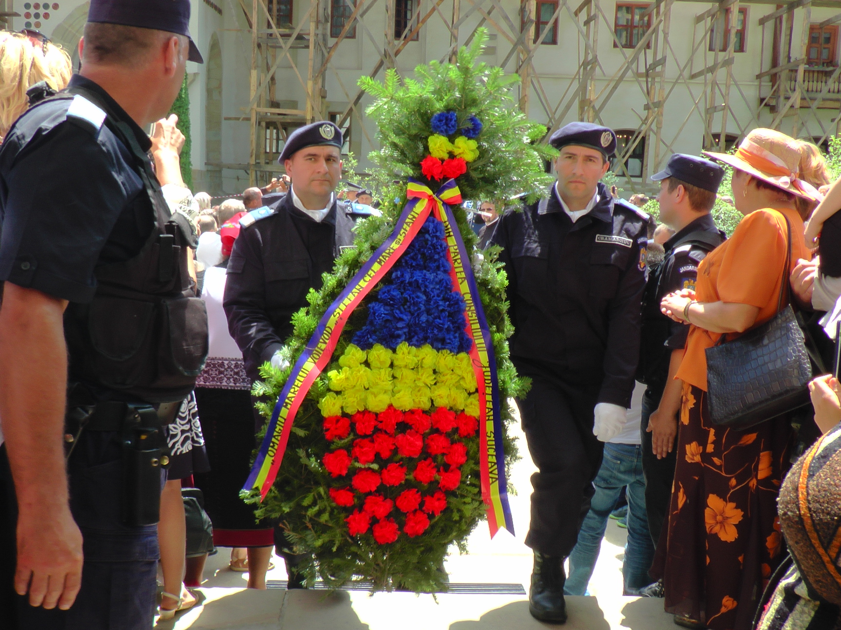 Hram la Putna: „Să luptăm fiecare prin rugăciunea noastră şi să nu ne războim niciodată între noi“