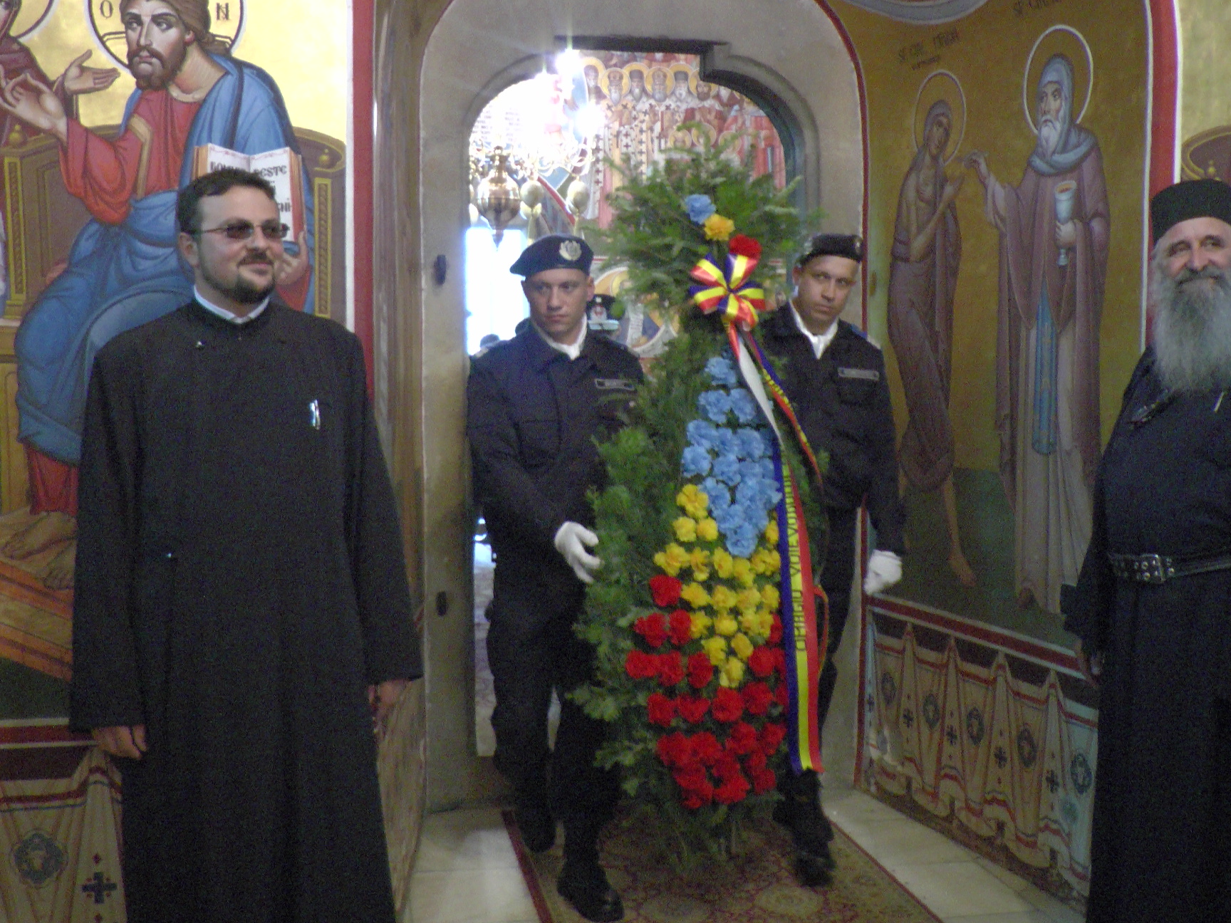 Hram la Putna: „Să luptăm fiecare prin rugăciunea noastră şi să nu ne războim niciodată între noi“