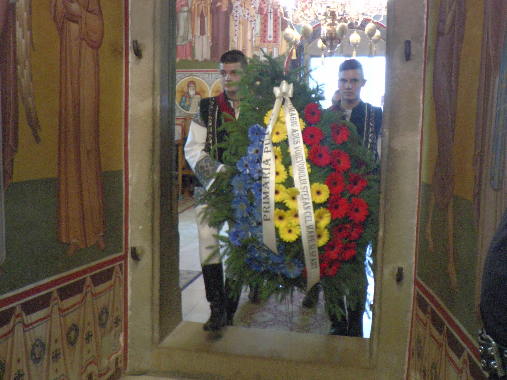 Hram la Putna: „Să luptăm fiecare prin rugăciunea noastră şi să nu ne războim niciodată între noi“