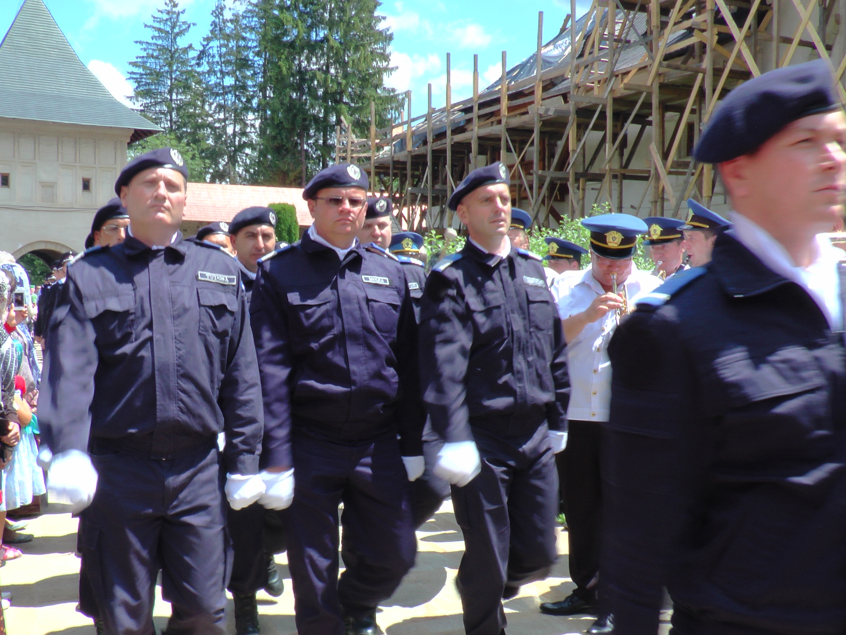 Hram la Putna: „Să luptăm fiecare prin rugăciunea noastră şi să nu ne războim niciodată între noi“