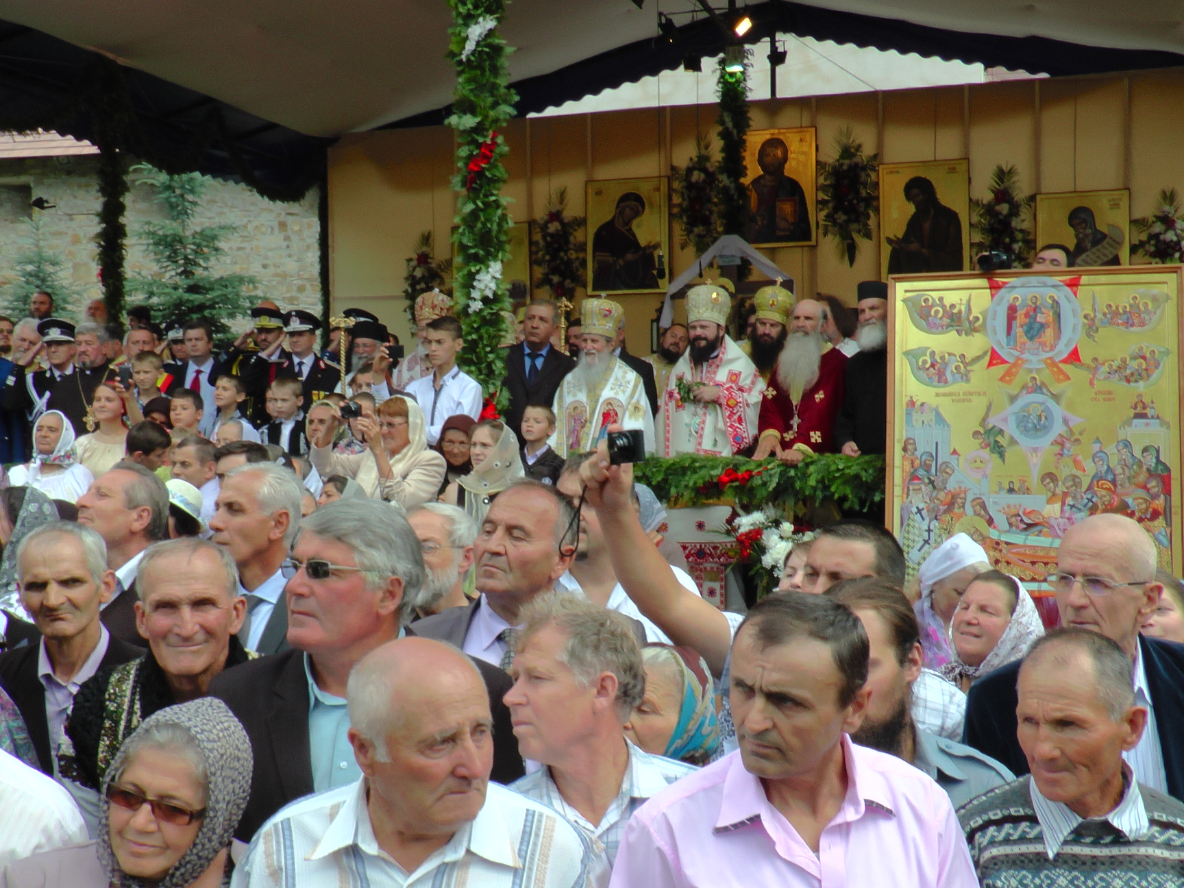 Hram la Putna: „Să luptăm fiecare prin rugăciunea noastră şi să nu ne războim niciodată între noi“