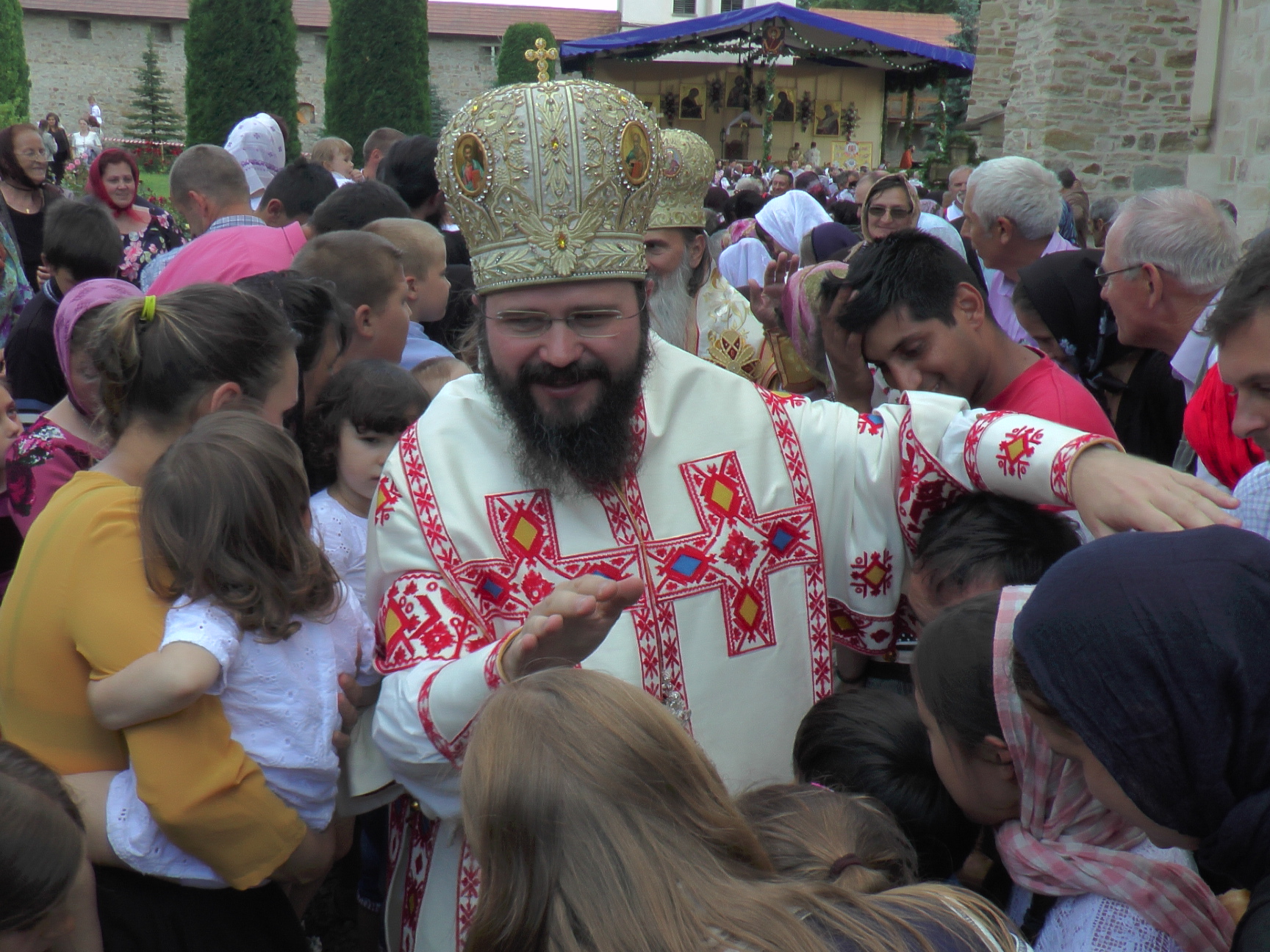Hram la Putna: „Să luptăm fiecare prin rugăciunea noastră şi să nu ne războim niciodată între noi“