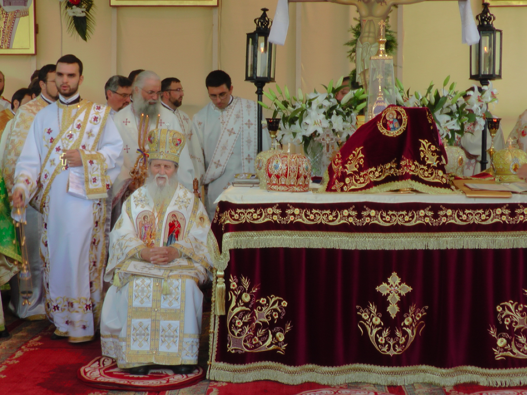 Hram la Putna: „Să luptăm fiecare prin rugăciunea noastră şi să nu ne războim niciodată între noi“