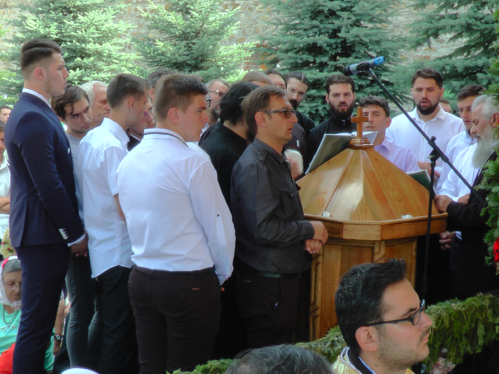 Hram la Putna: „Să luptăm fiecare prin rugăciunea noastră şi să nu ne războim niciodată între noi“