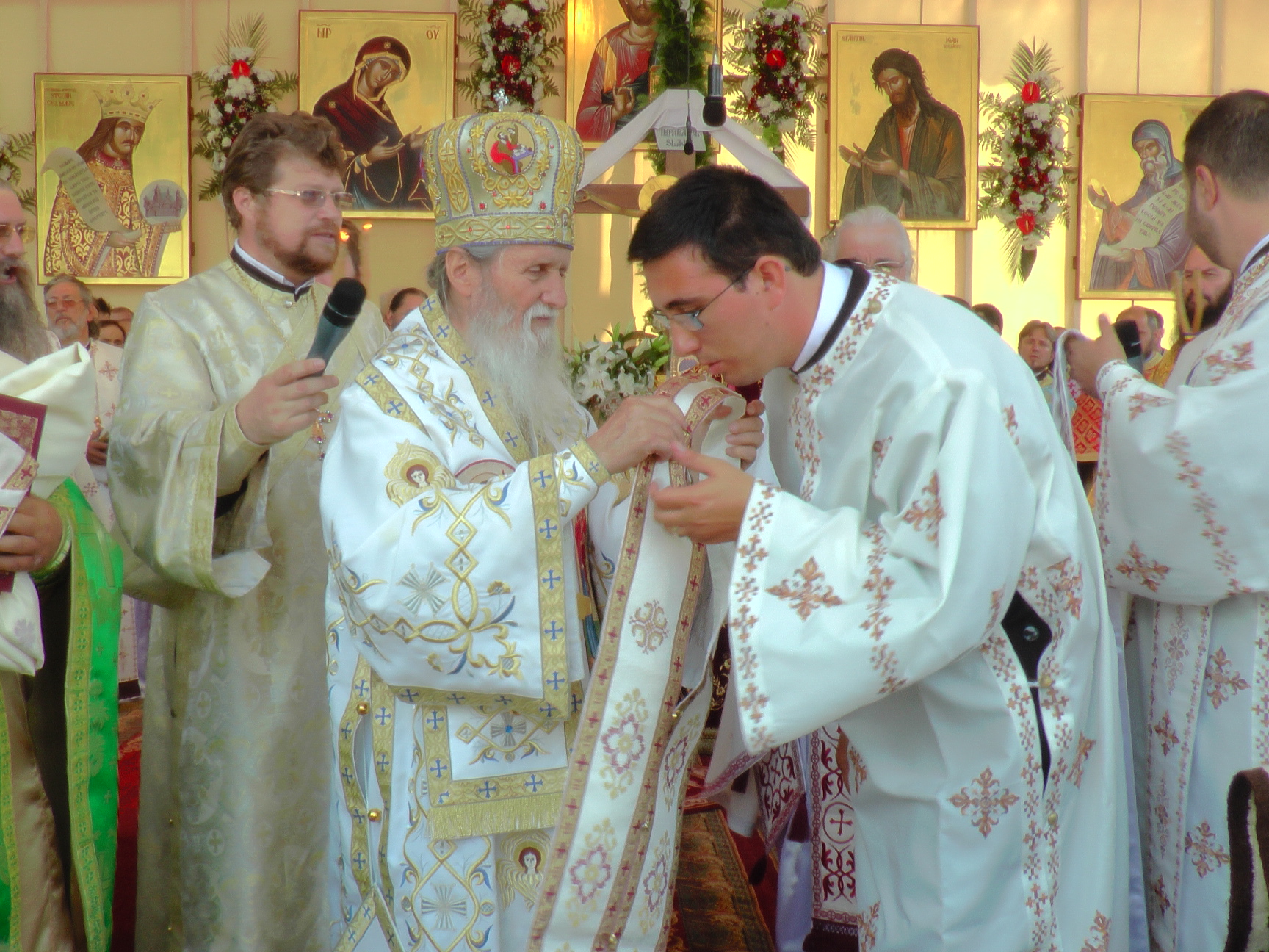 Hram la Putna: „Să luptăm fiecare prin rugăciunea noastră şi să nu ne războim niciodată între noi“