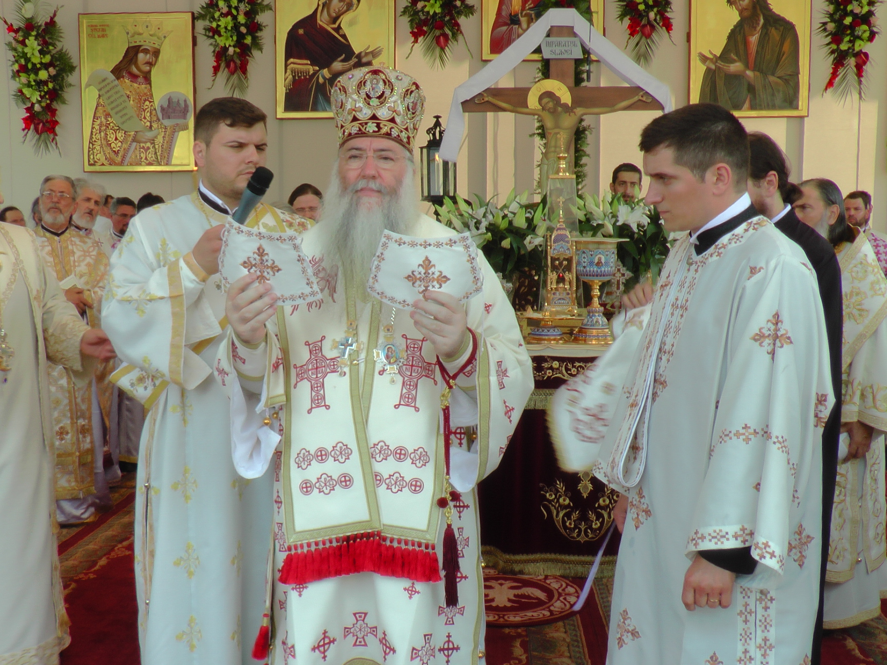 Hram la Putna: „Să luptăm fiecare prin rugăciunea noastră şi să nu ne războim niciodată între noi“