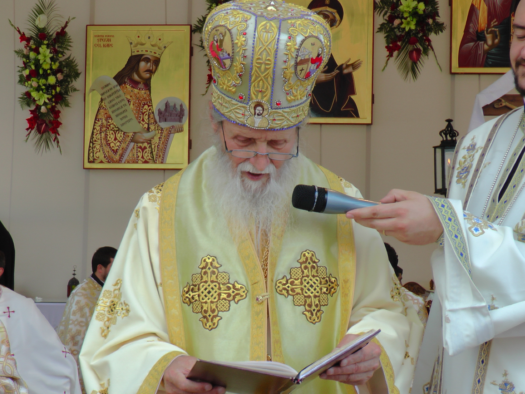 Hram la Putna: „Să luptăm fiecare prin rugăciunea noastră şi să nu ne războim niciodată între noi“