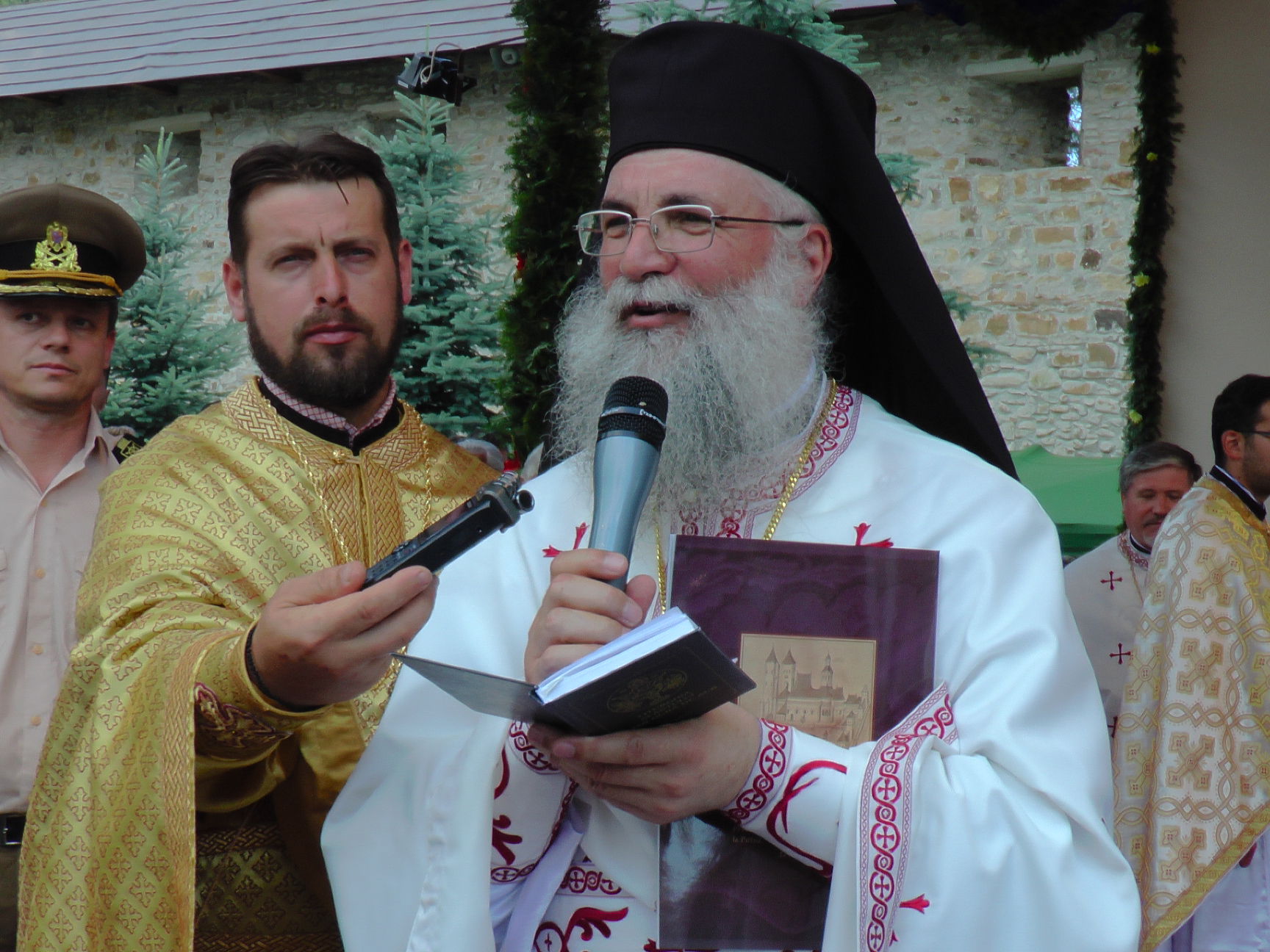 Hram la Putna: „Să luptăm fiecare prin rugăciunea noastră şi să nu ne războim niciodată între noi“