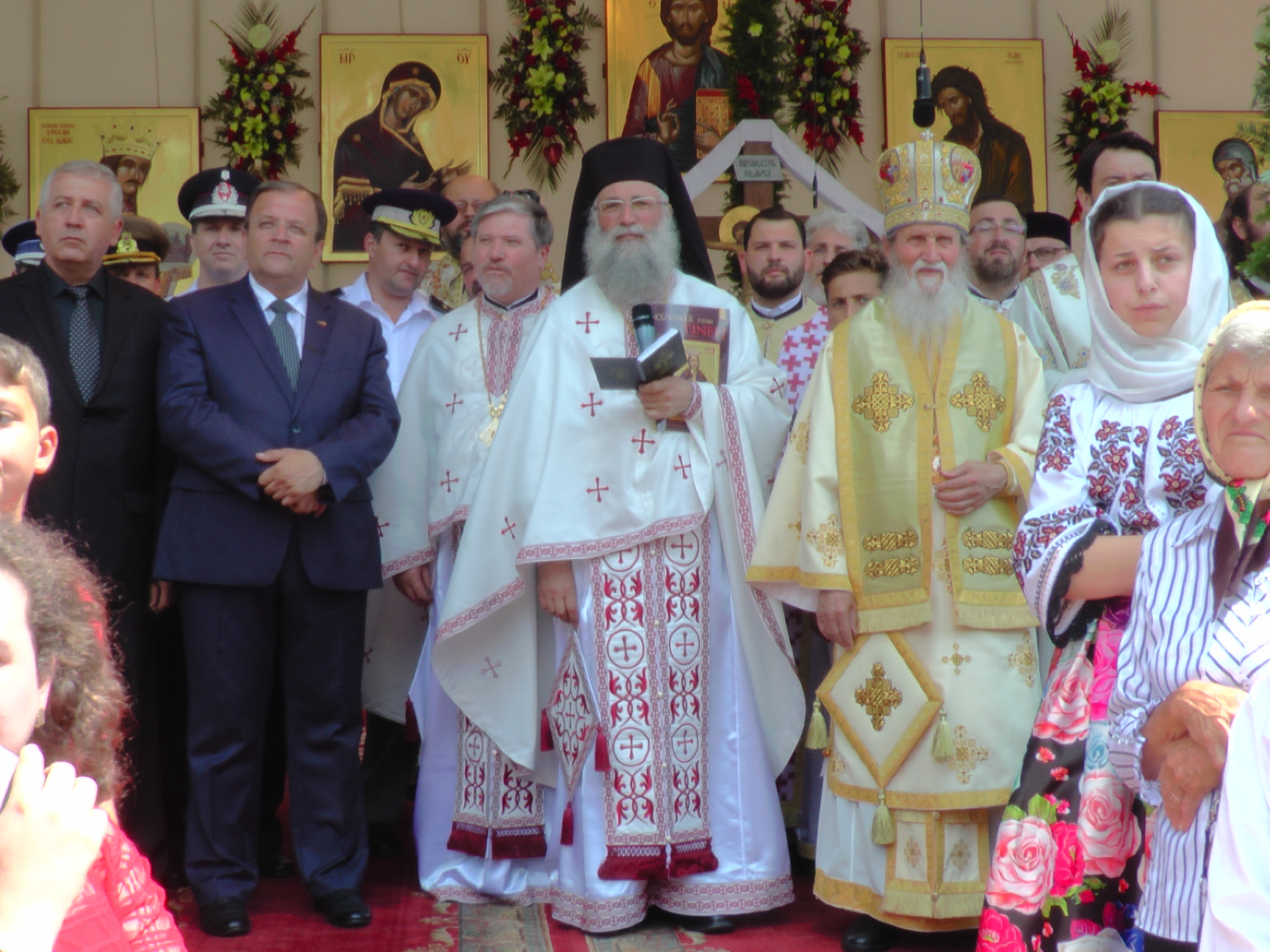 Hram la Putna: „Să luptăm fiecare prin rugăciunea noastră şi să nu ne războim niciodată între noi“