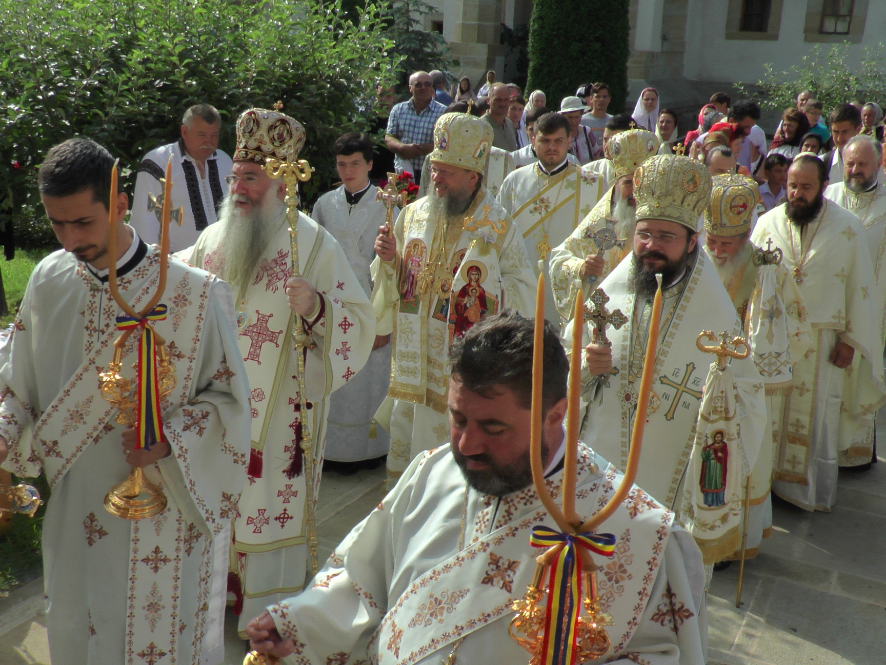 Hram la Putna: „Să luptăm fiecare prin rugăciunea noastră şi să nu ne războim niciodată între noi“