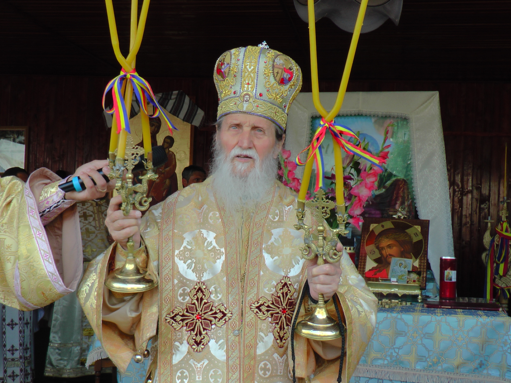 Liturghie arhierească la Mănăstirea Bogdăneşti