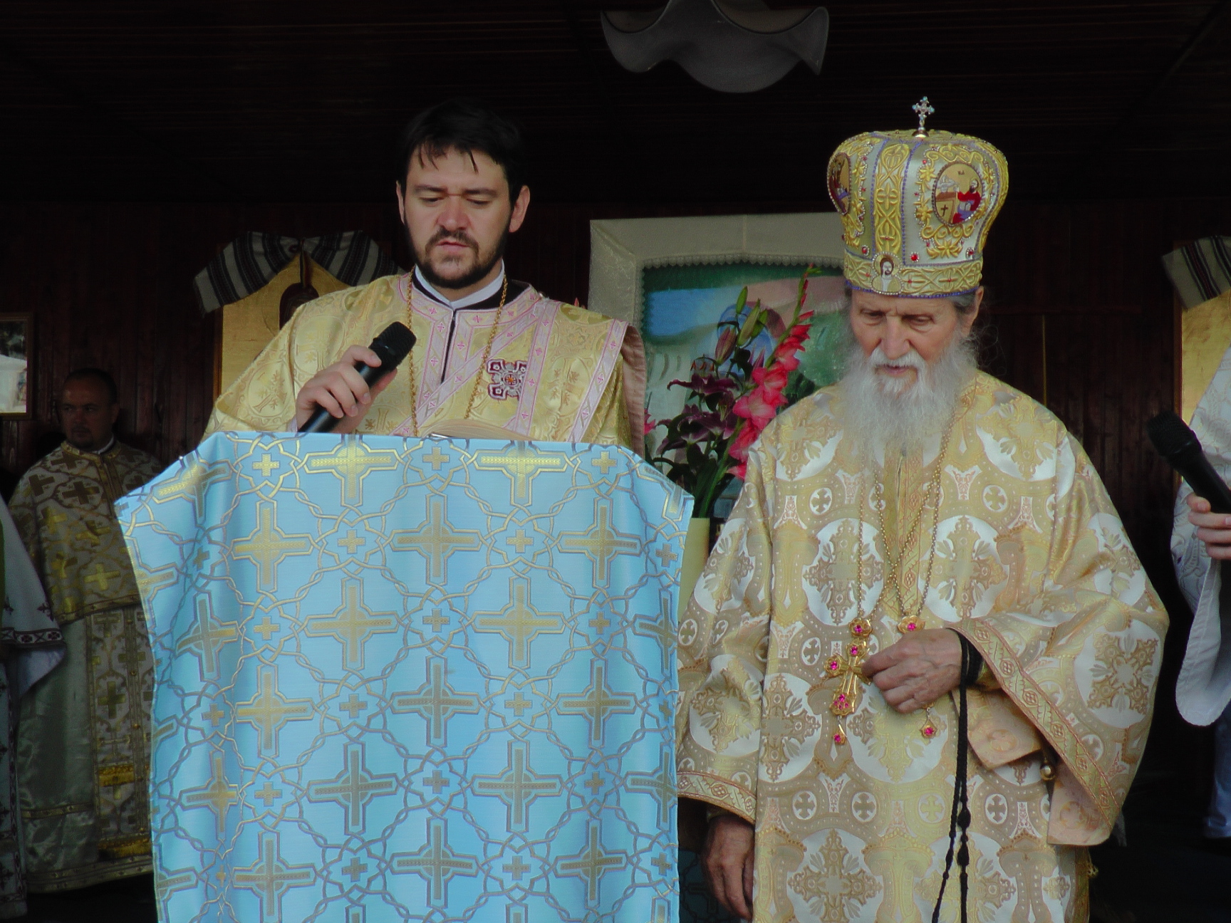 Liturghie arhierească la Mănăstirea Bogdăneşti