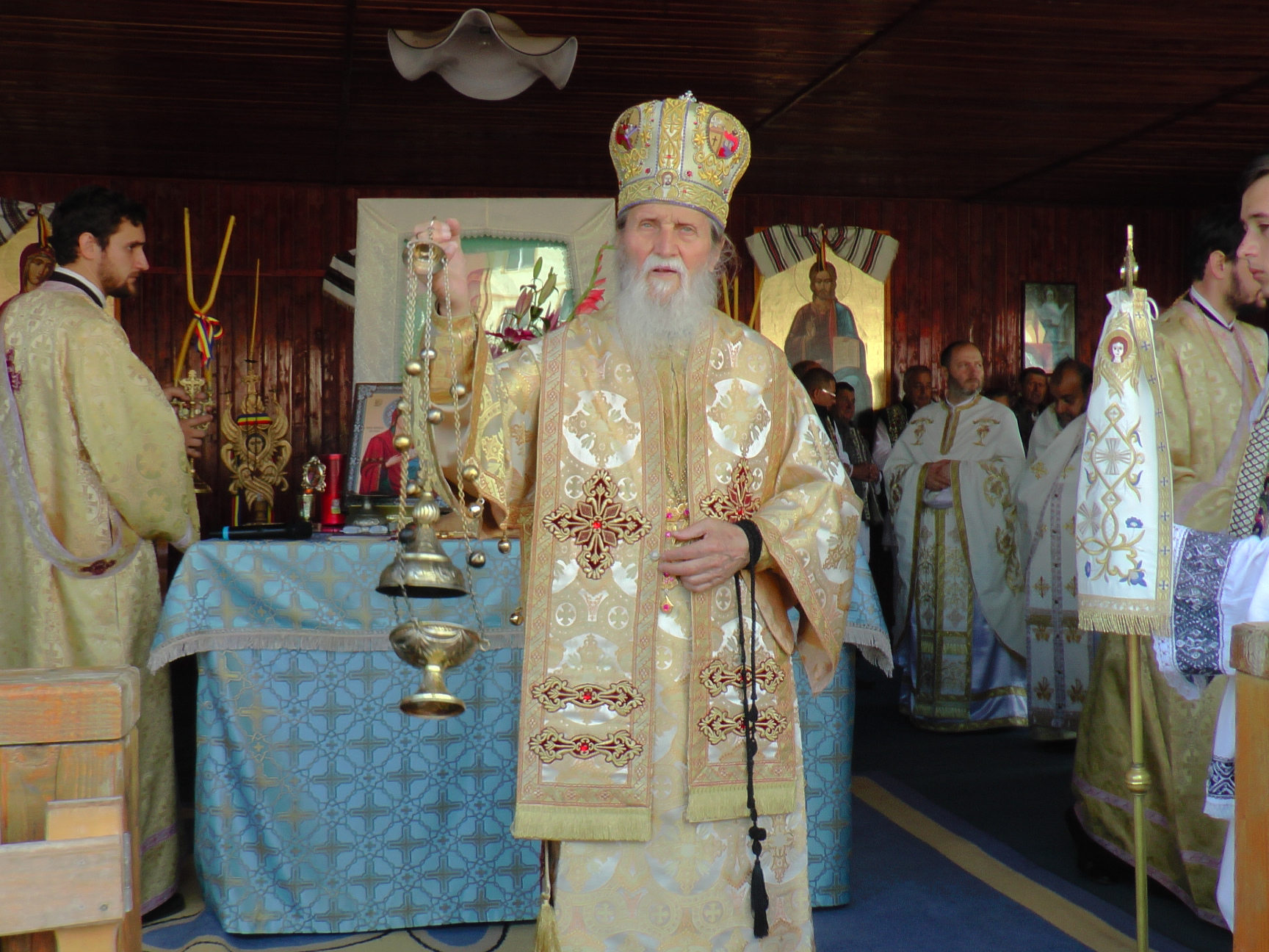 Liturghie arhierească la Mănăstirea Bogdăneşti