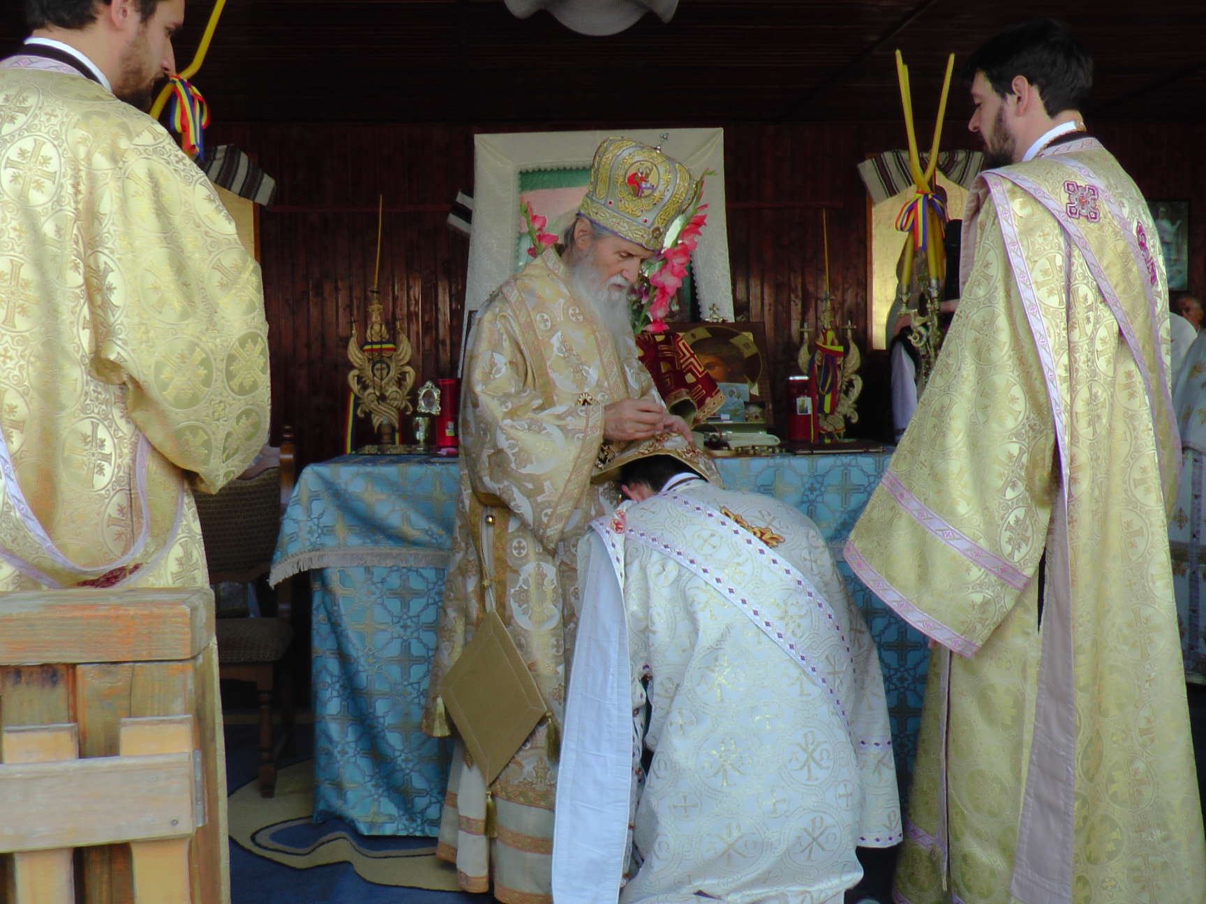 Liturghie arhierească la Mănăstirea Bogdăneşti