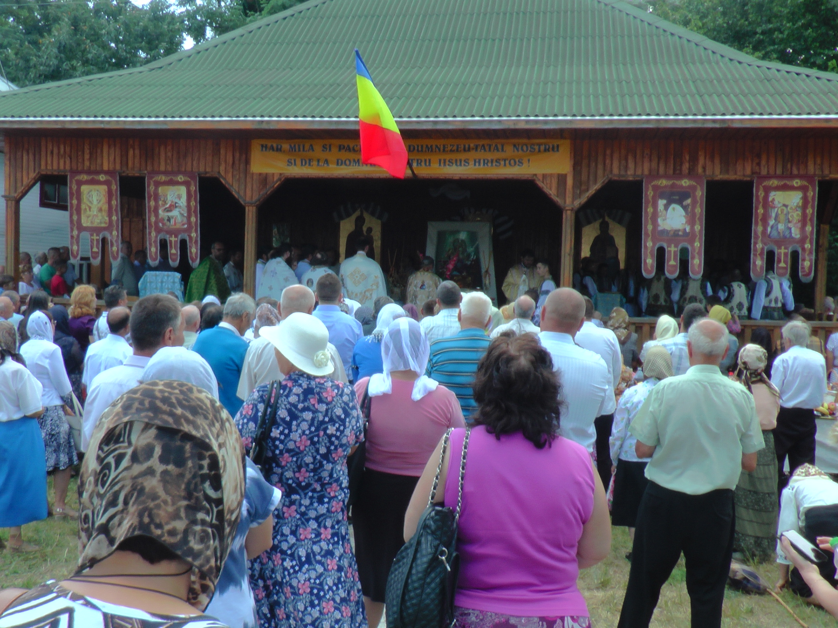 Liturghie arhierească la Mănăstirea Bogdăneşti